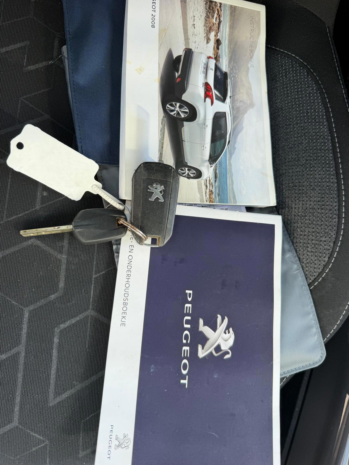 Peugeot 2008 1.2 PureTech Blue Lion-NL auto (2017), foto 12