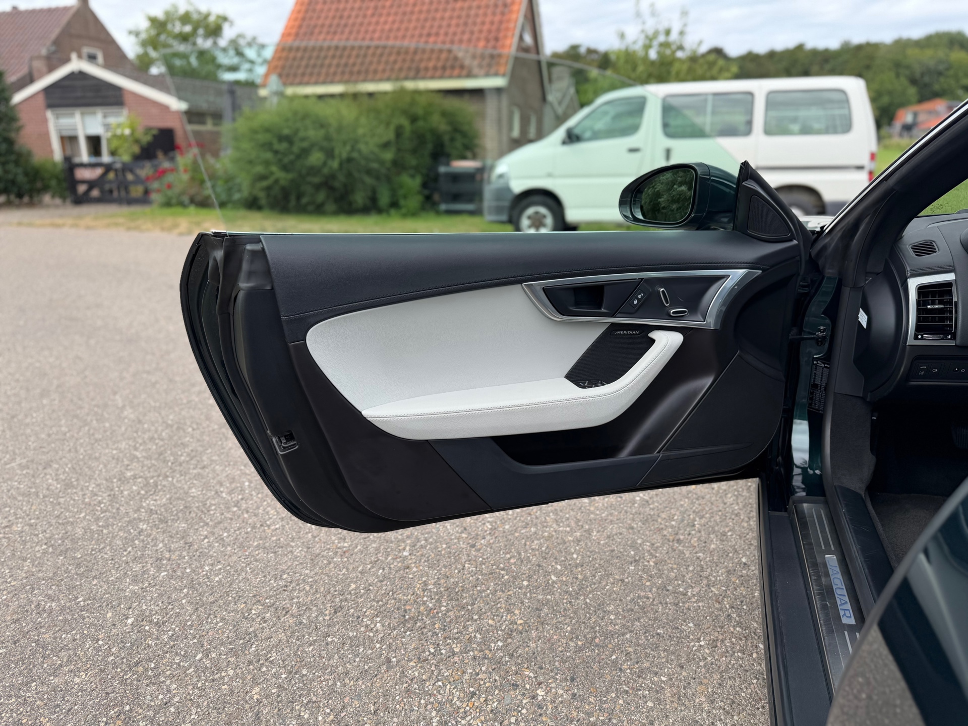 Jaguar F-Type 2.0T R-Dynamic (2018), foto 11