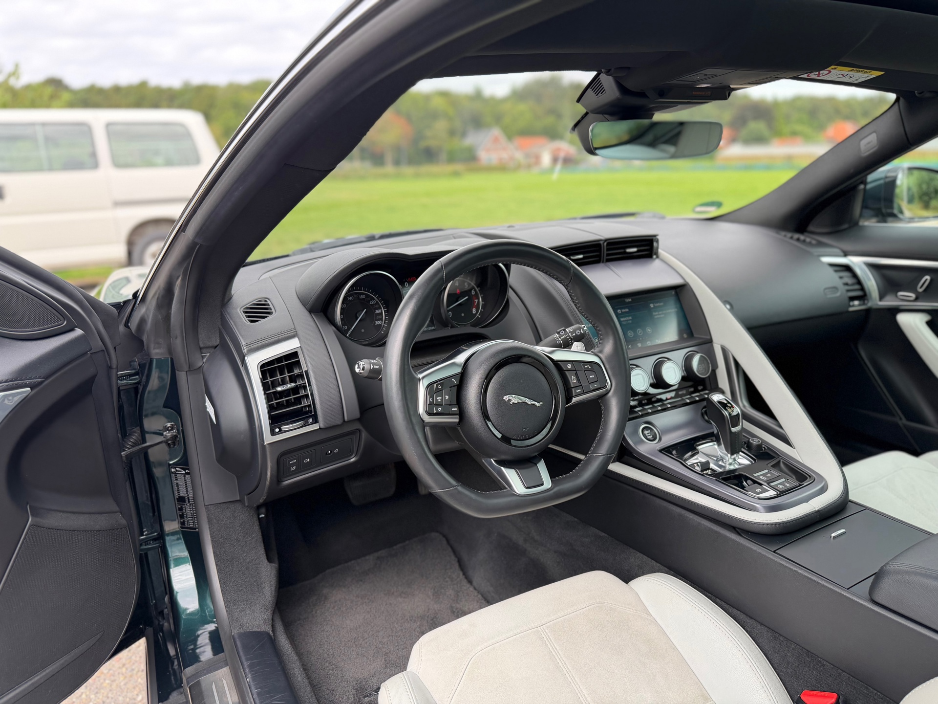 Jaguar F-Type 2.0T R-Dynamic (2018), foto 12