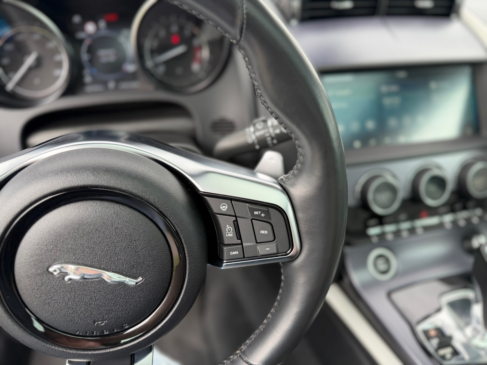 Jaguar F-Type 2.0T R-Dynamic (2018), foto 15