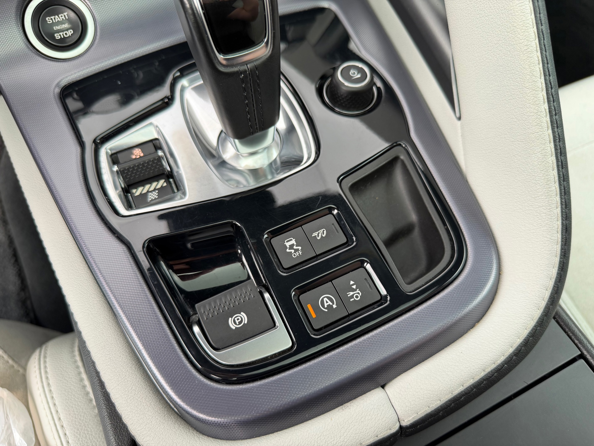 Jaguar F-Type 2.0T R-Dynamic (2018), foto 22