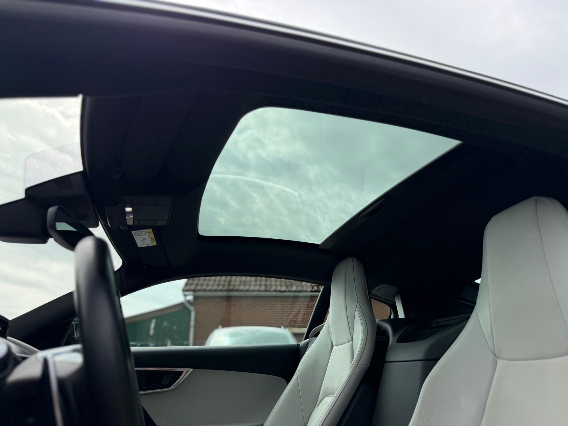 Jaguar F-Type 2.0T R-Dynamic (2018), foto 32