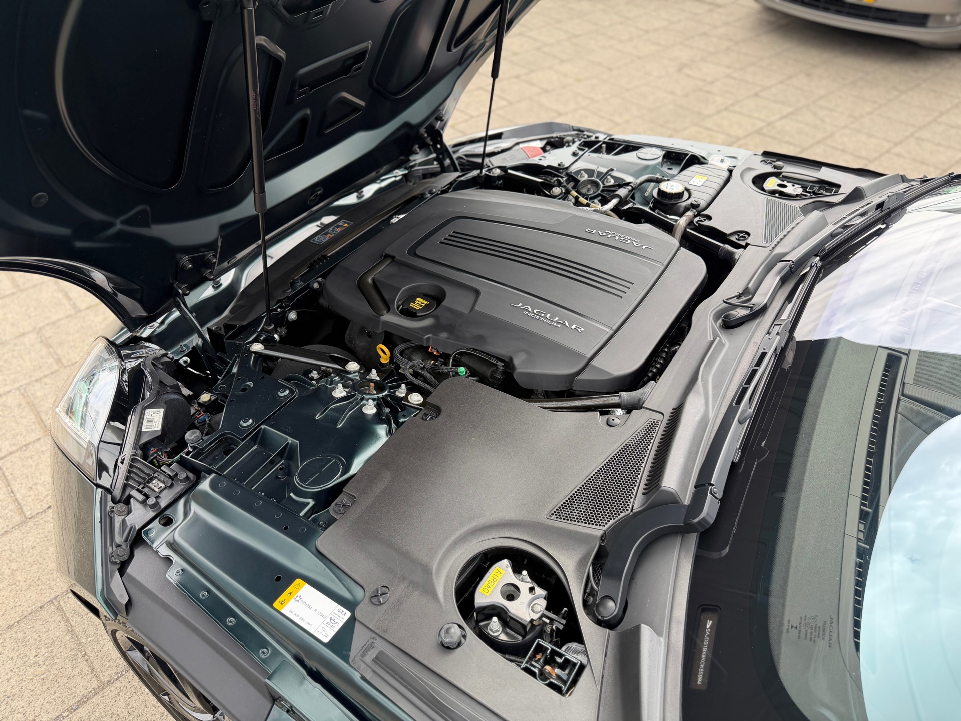 Jaguar F-Type 2.0T R-Dynamic (2018), foto 33