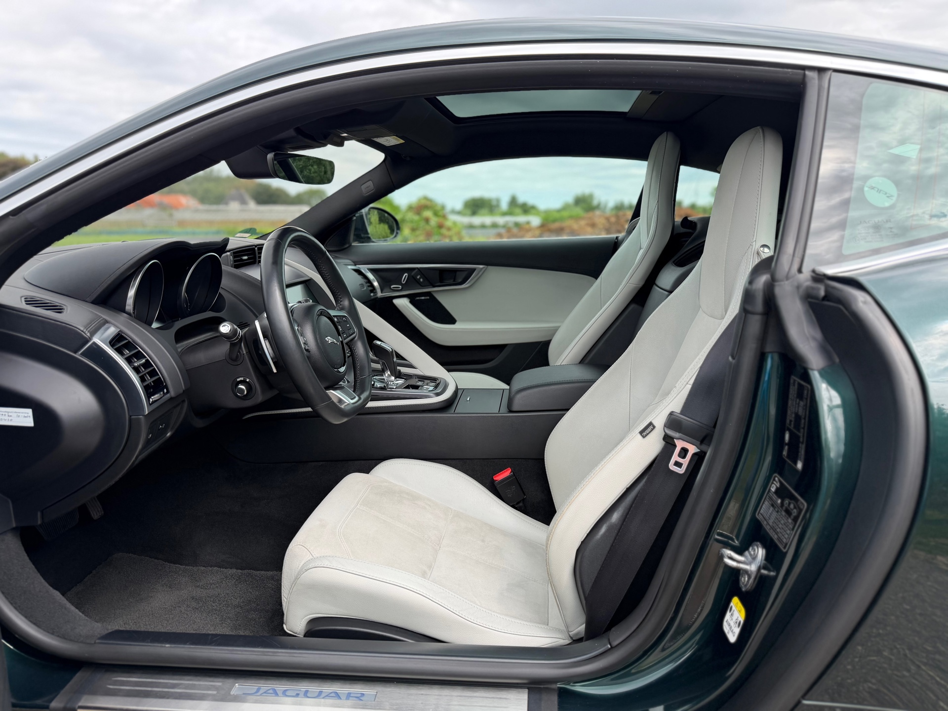 Jaguar F-Type 2.0T R-Dynamic (2018), foto 10