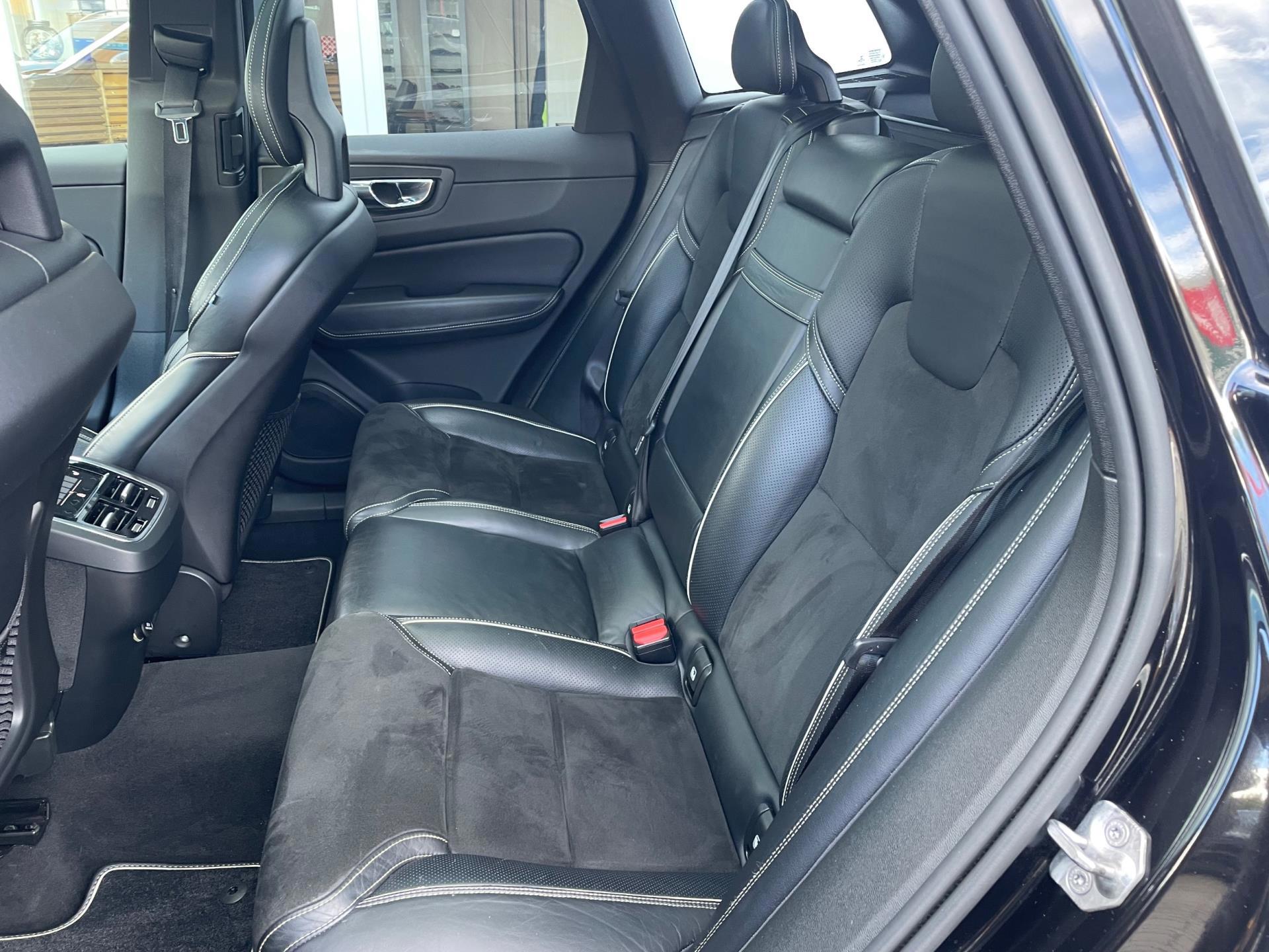 Volvo XC60 2.0 T5 AWD R-Design (2017), foto 12