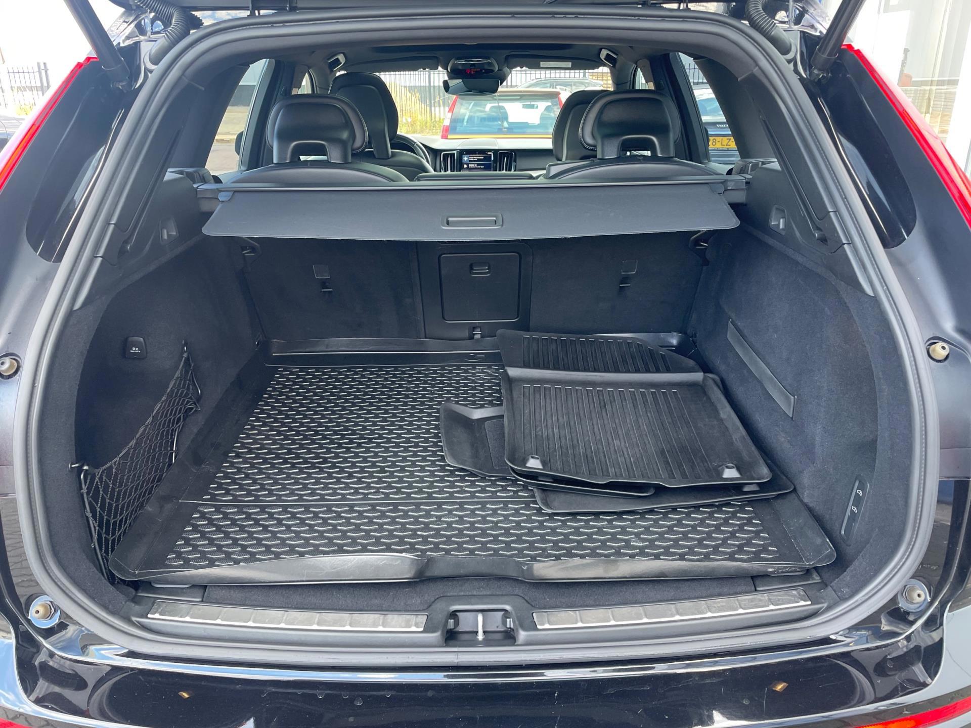 Volvo XC60 2.0 T5 AWD R-Design (2017), foto 14