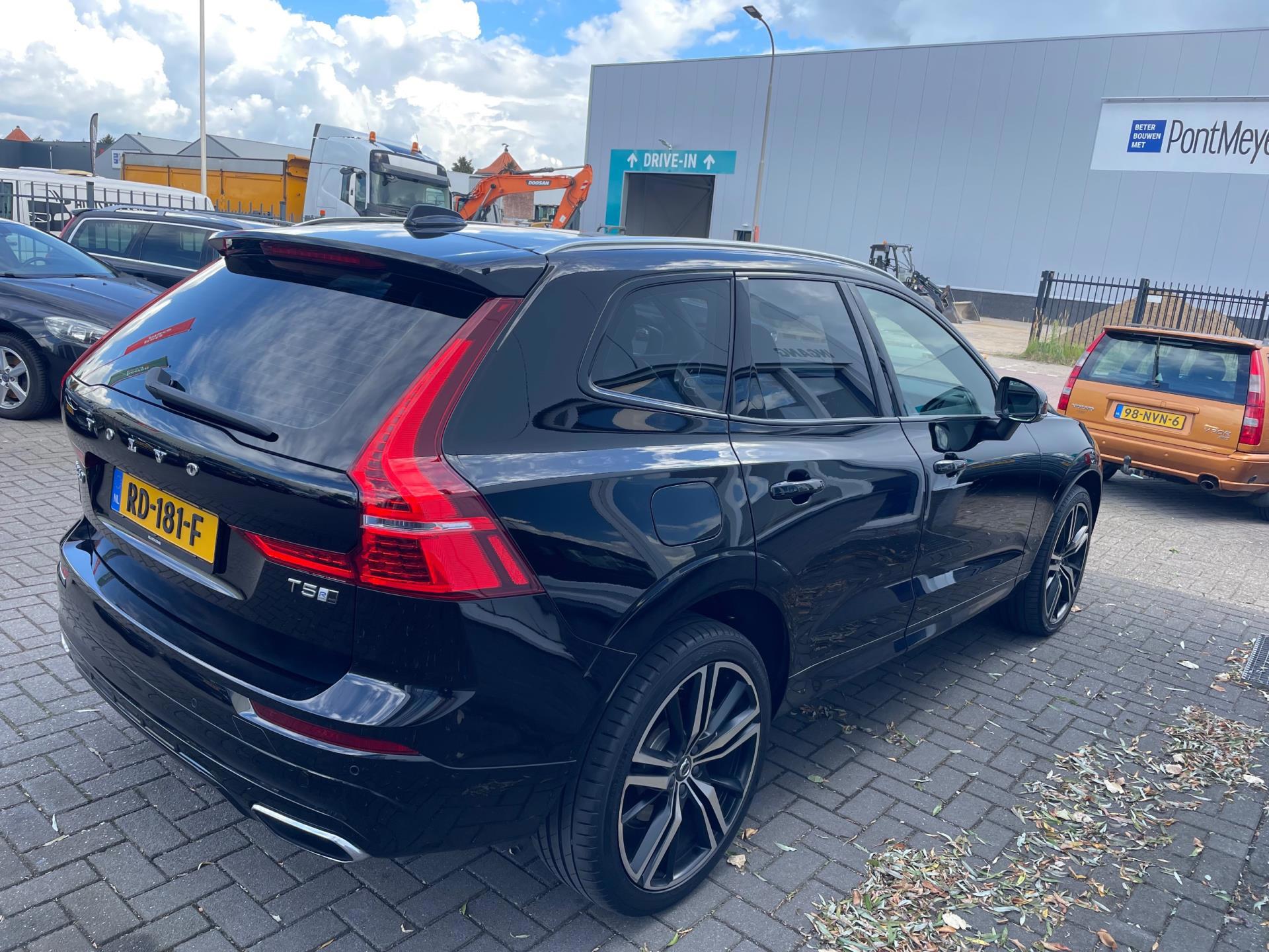 Volvo XC60 2.0 T5 AWD R-Design (2017), foto 16