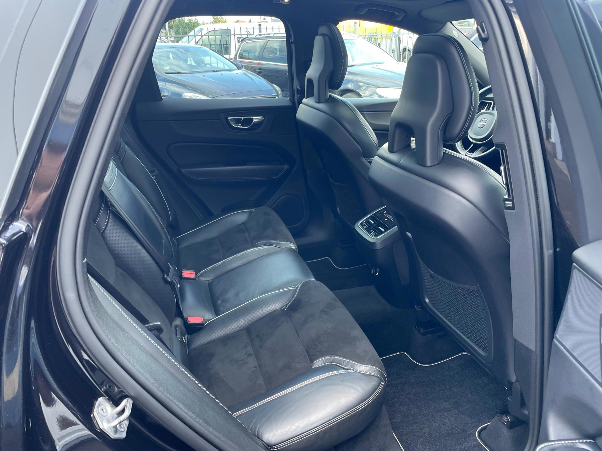 Volvo XC60 2.0 T5 AWD R-Design (2017), foto 17
