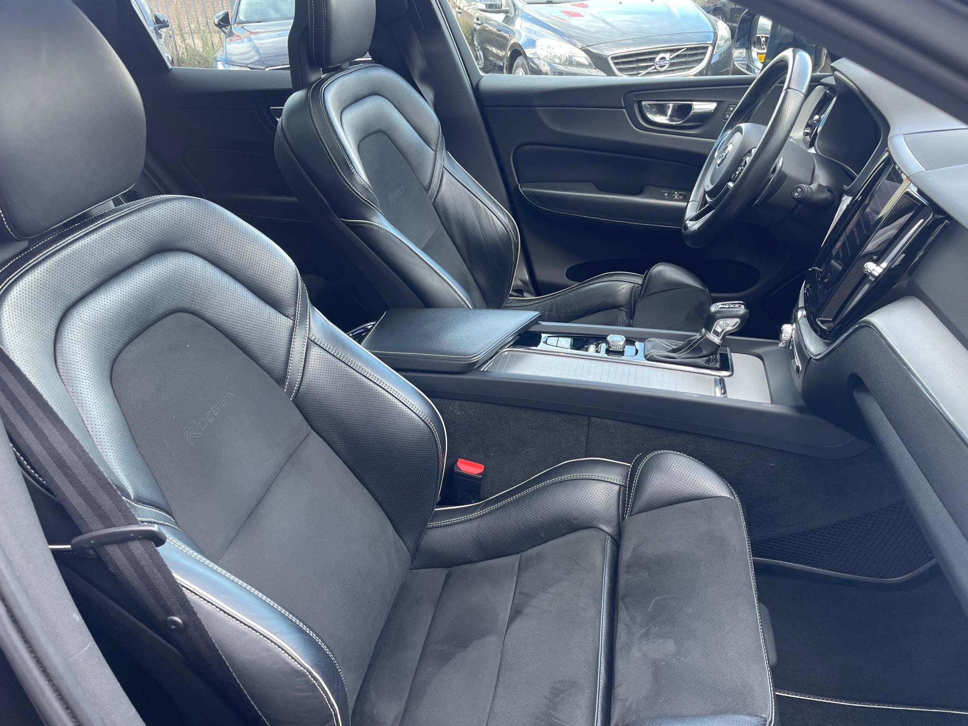 Volvo XC60 2.0 T5 AWD R-Design (2017), foto 19