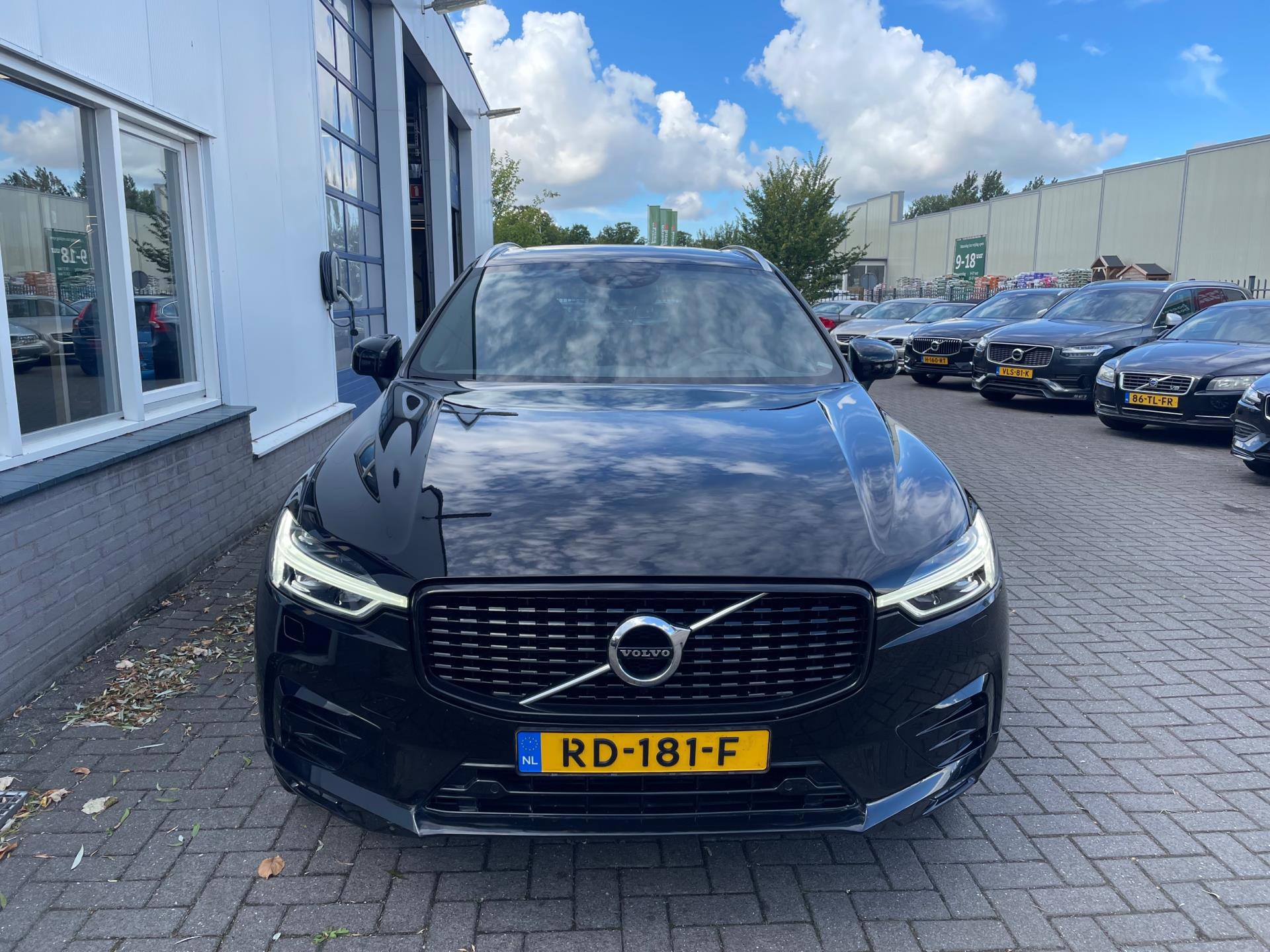 Volvo XC60 2.0 T5 AWD R-Design (2017), foto 3
