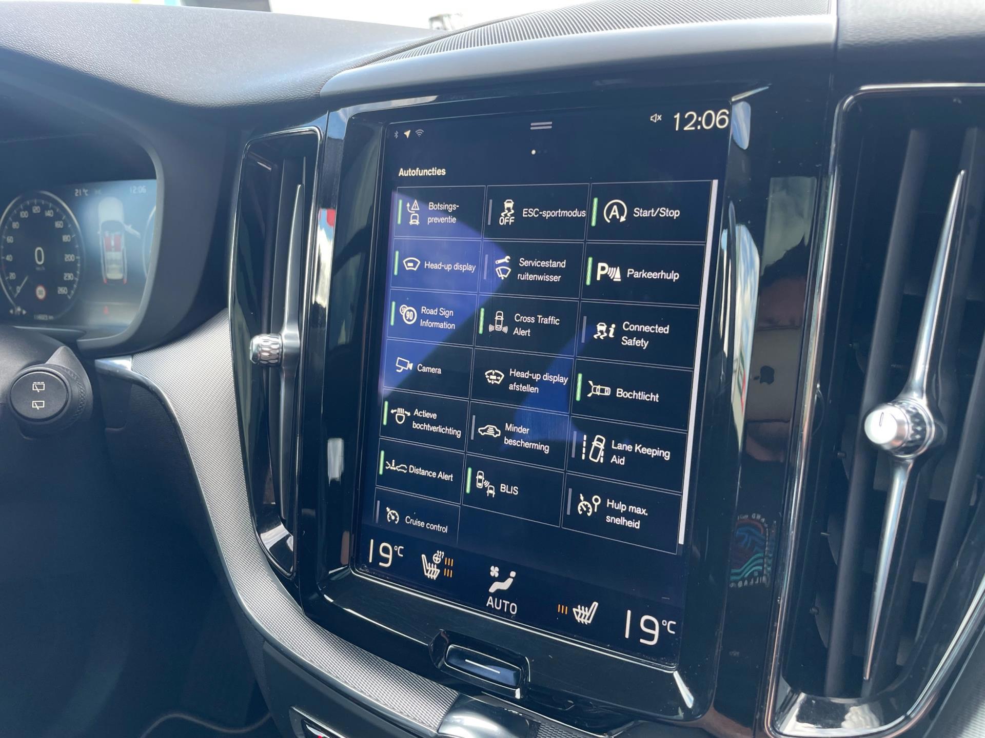 Volvo XC60 2.0 T5 AWD R-Design (2017), foto 21