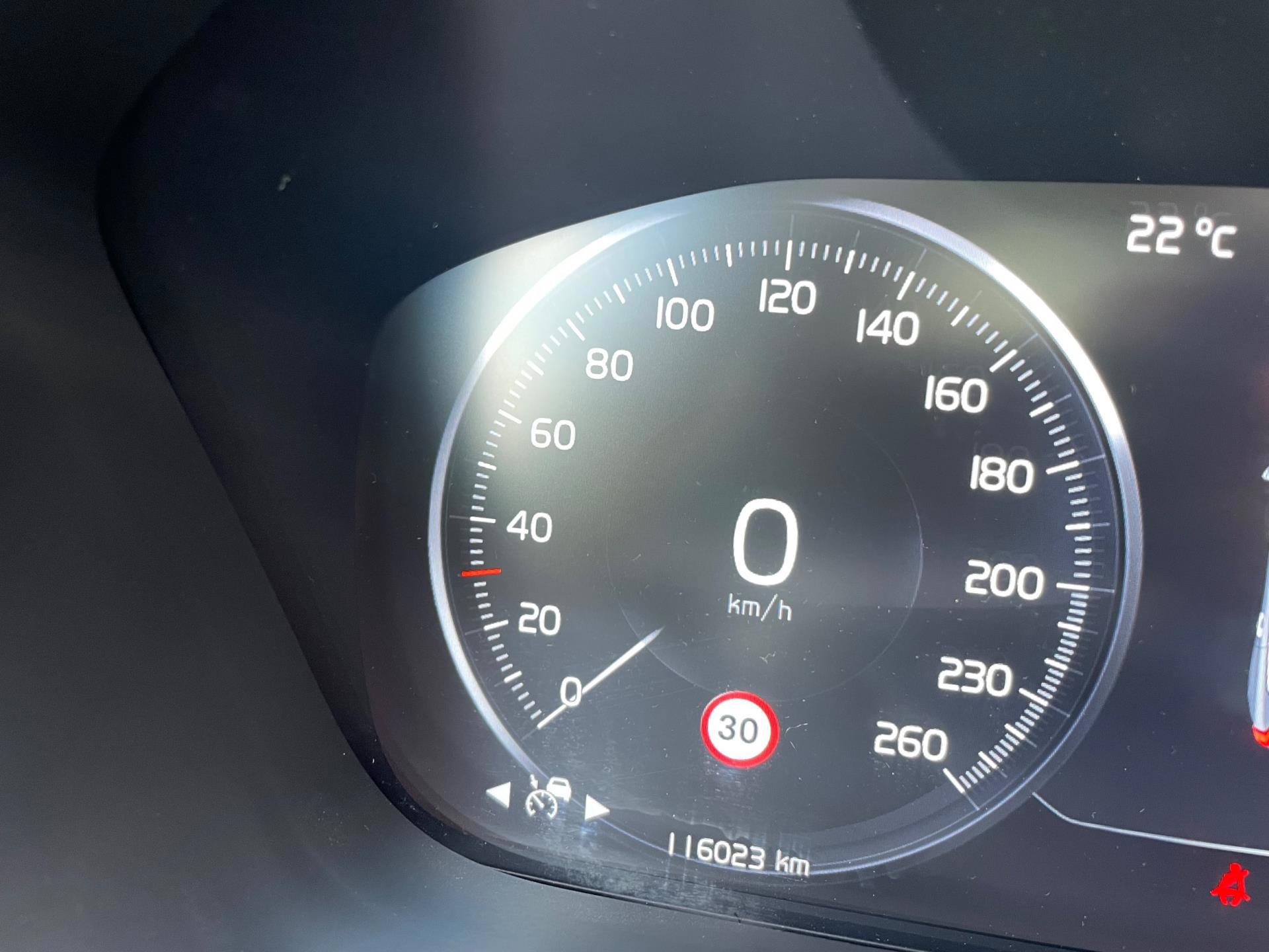 Volvo XC60 2.0 T5 AWD R-Design (2017), foto 24
