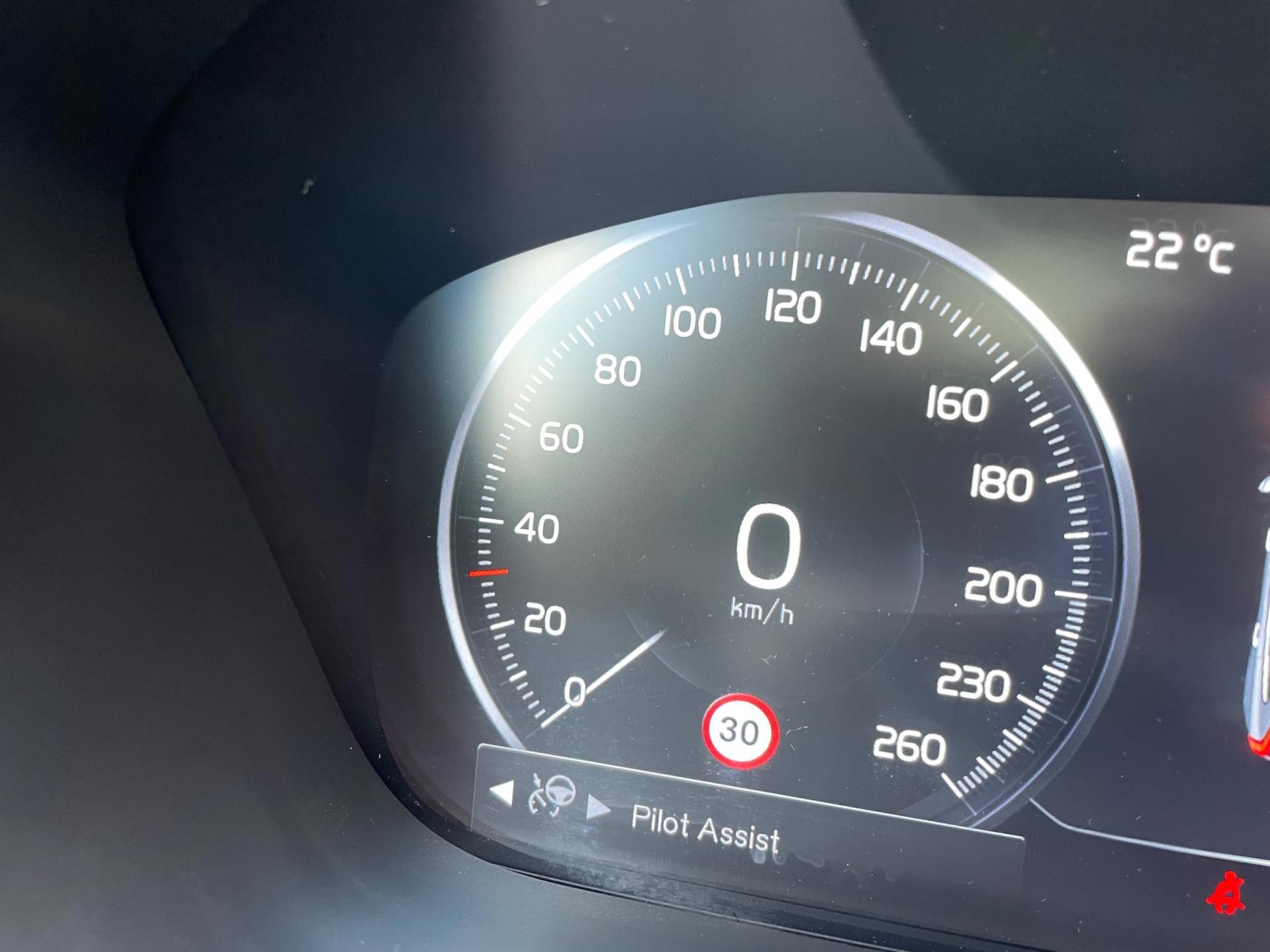 Volvo XC60 2.0 T5 AWD R-Design (2017), foto 25