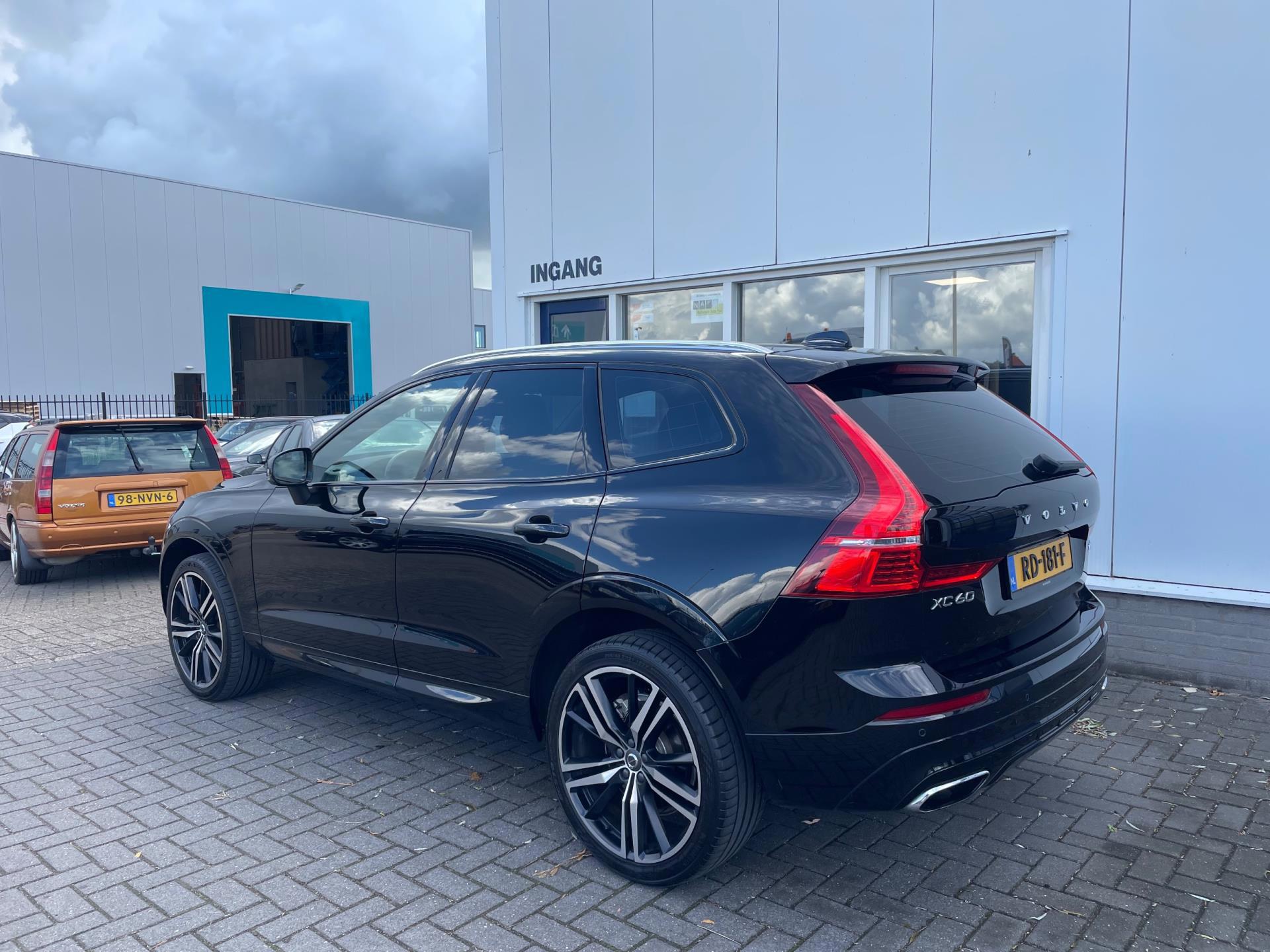 Volvo XC60 2.0 T5 AWD R-Design (2017), foto 8