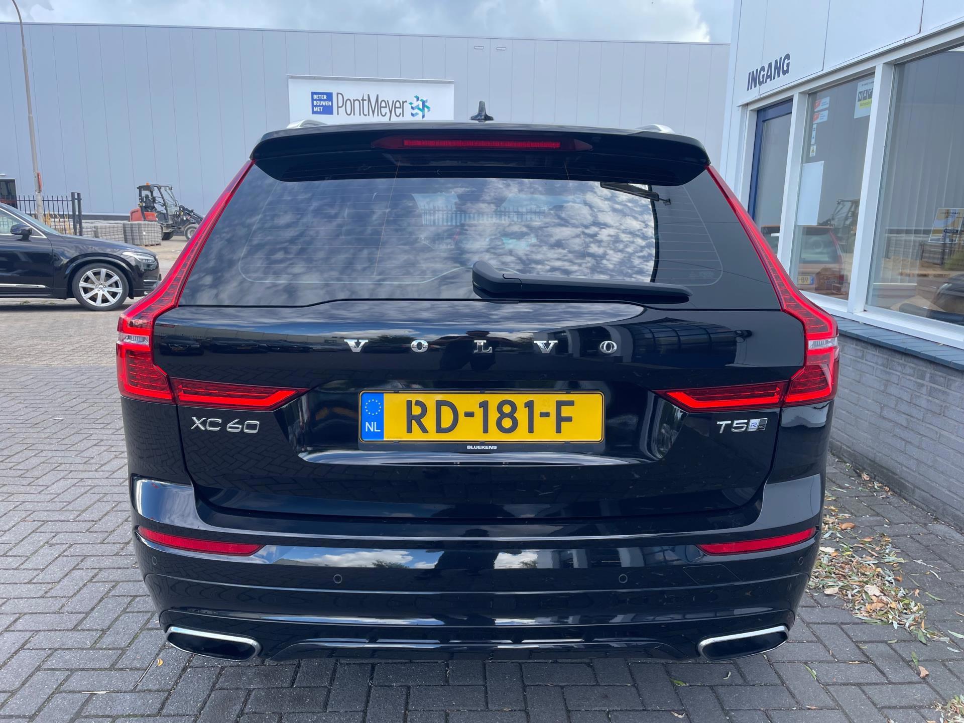 Volvo XC60 2.0 T5 AWD R-Design (2017), foto 9