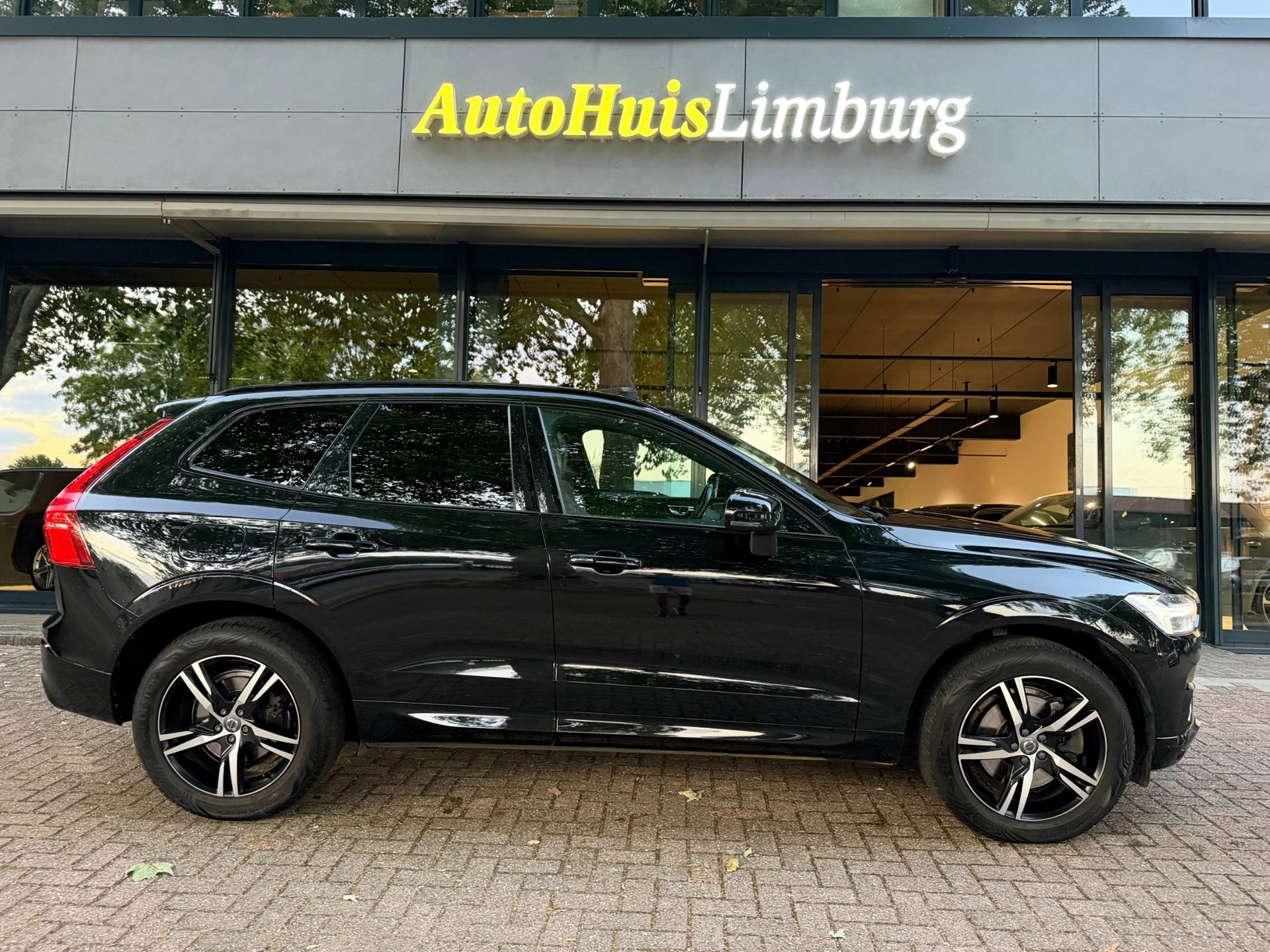 Volvo XC60 2.0 Recharge T6 AWD R-Design (2021), foto 2