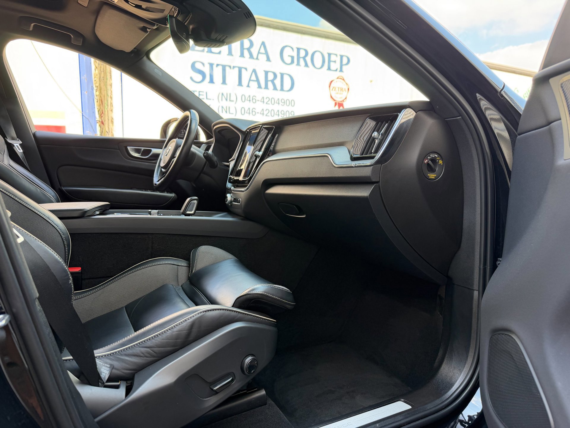 Volvo XC60 2.0 Recharge T6 AWD R-Design (2021), foto 12
