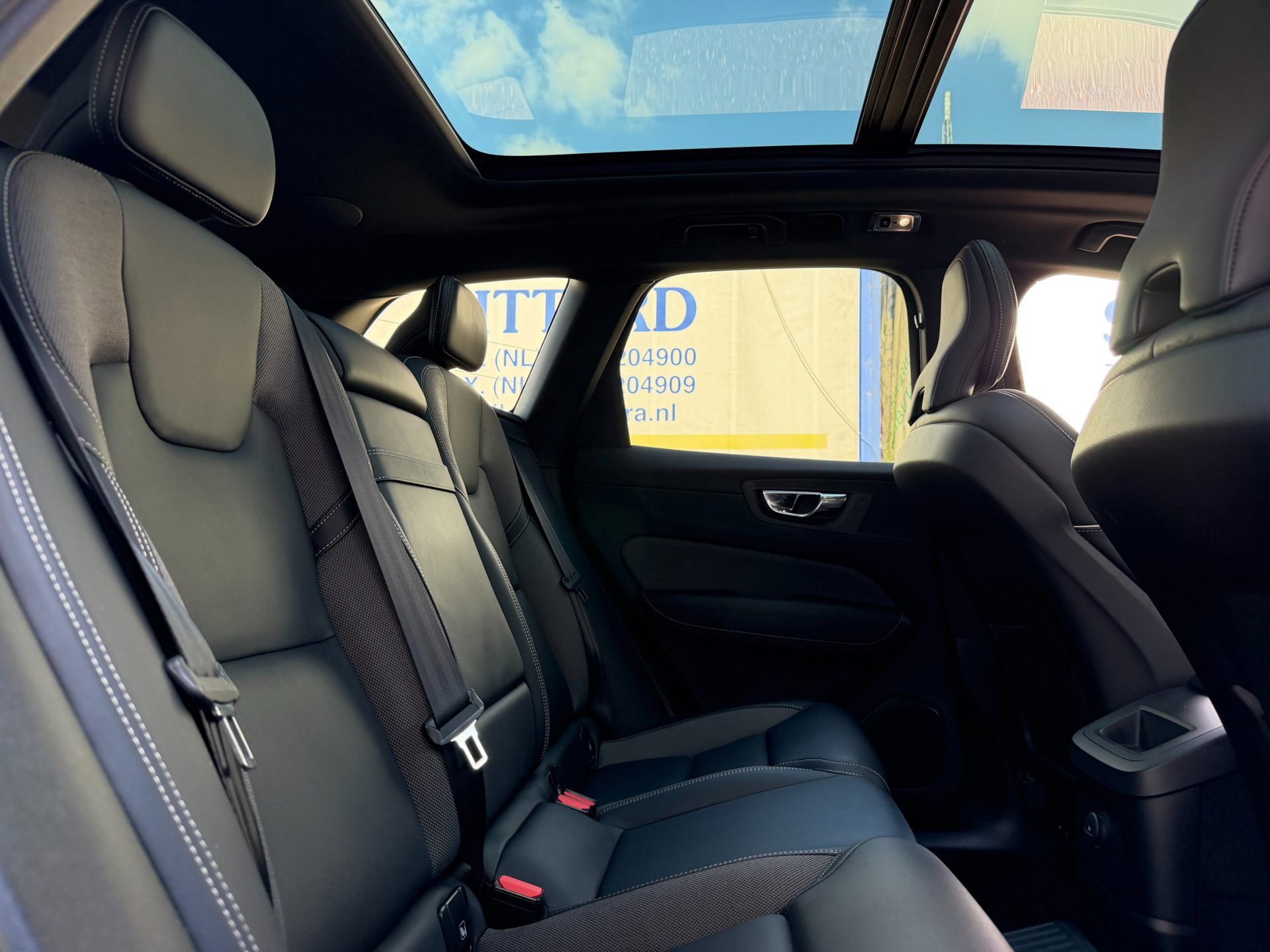 Volvo XC60 2.0 Recharge T6 AWD R-Design (2021), foto 13