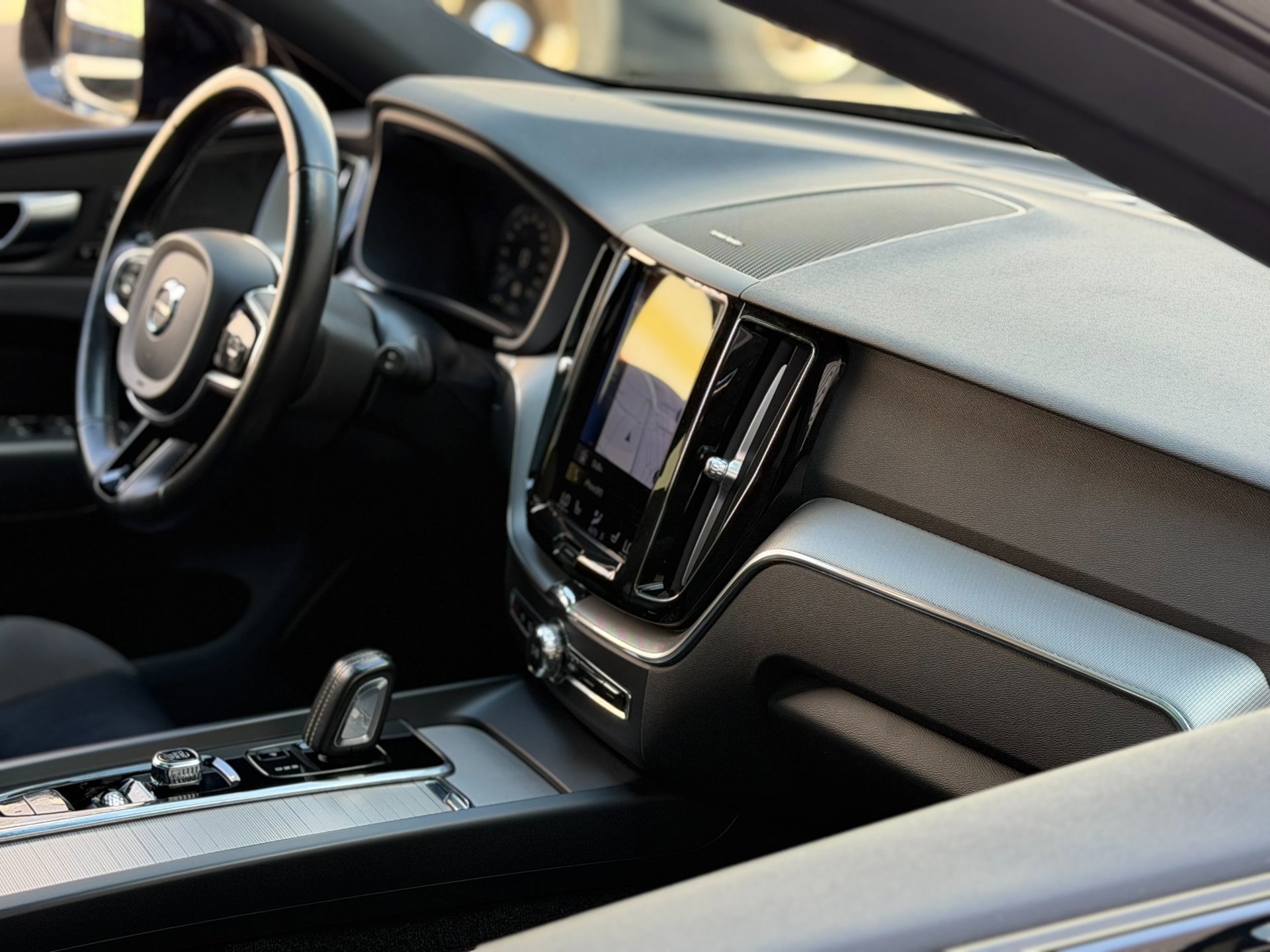 Volvo XC60 2.0 Recharge T6 AWD R-Design (2021), foto 15