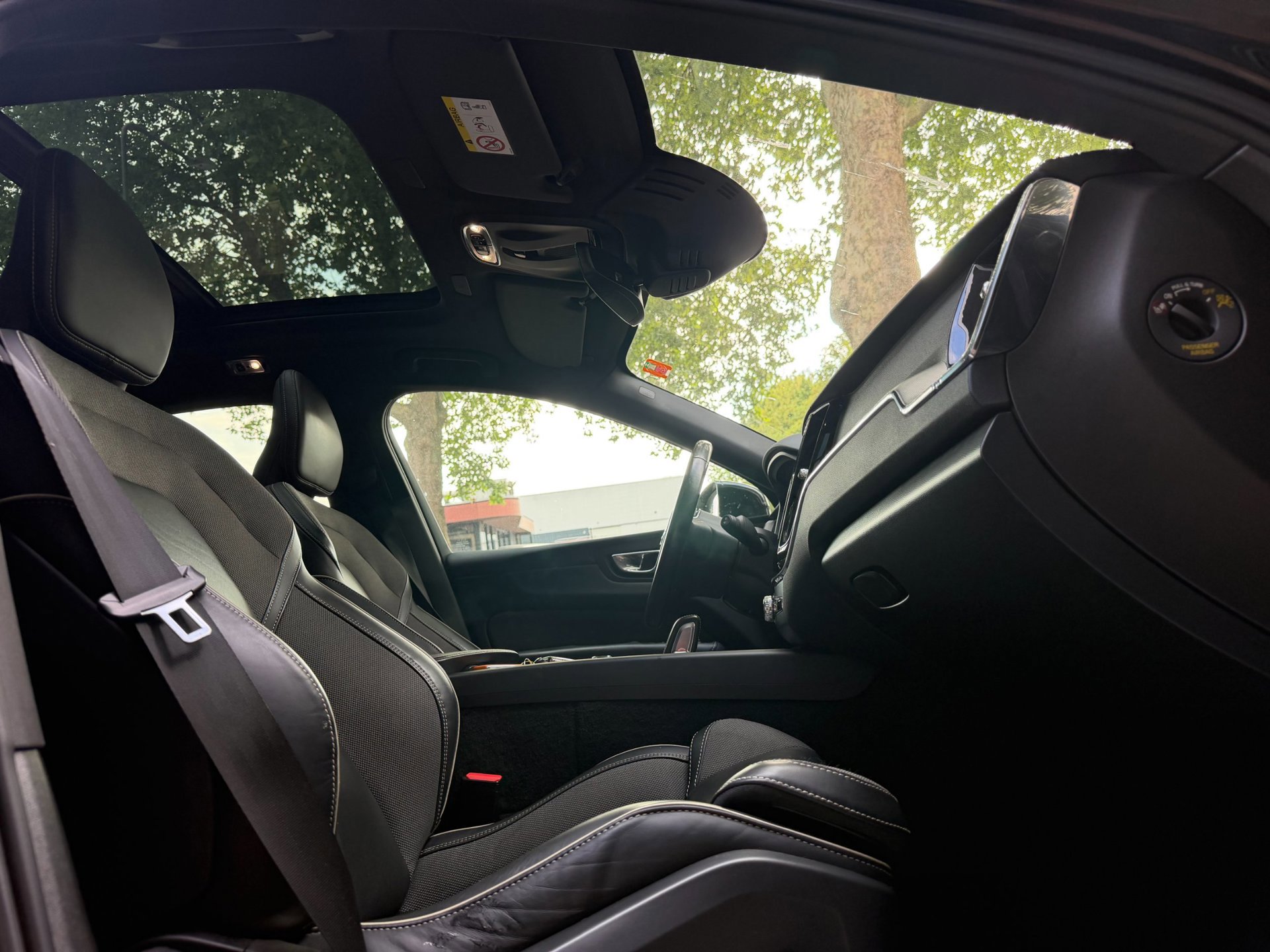 Volvo XC60 2.0 Recharge T6 AWD R-Design (2021), foto 19