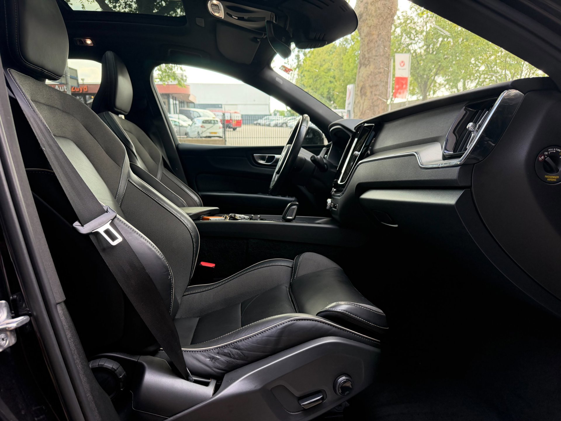Volvo XC60 2.0 Recharge T6 AWD R-Design (2021), foto 20