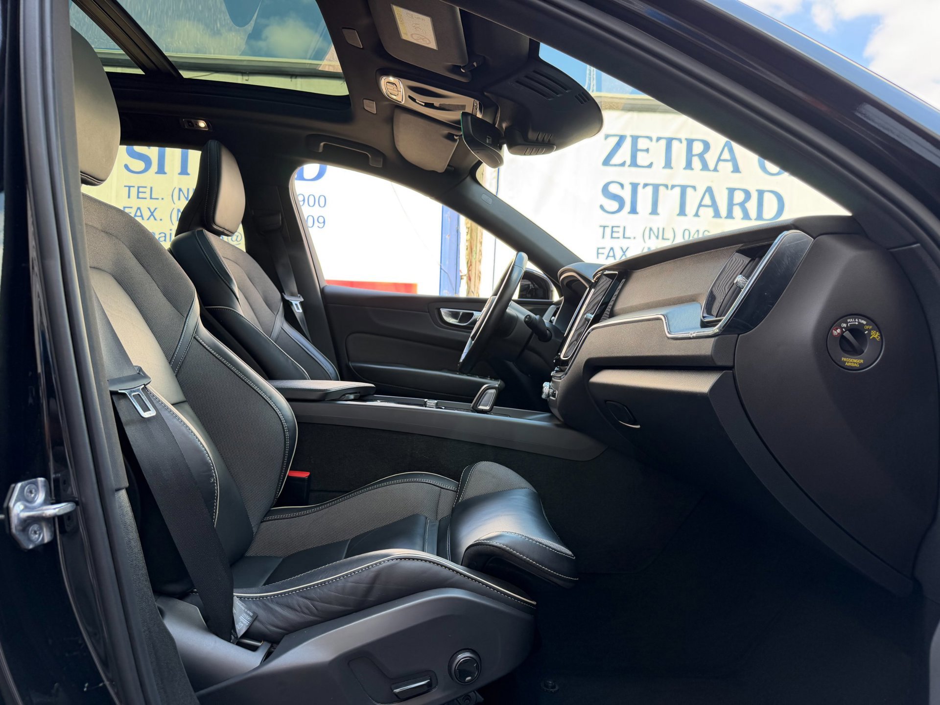 Volvo XC60 2.0 Recharge T6 AWD R-Design (2021), foto 28