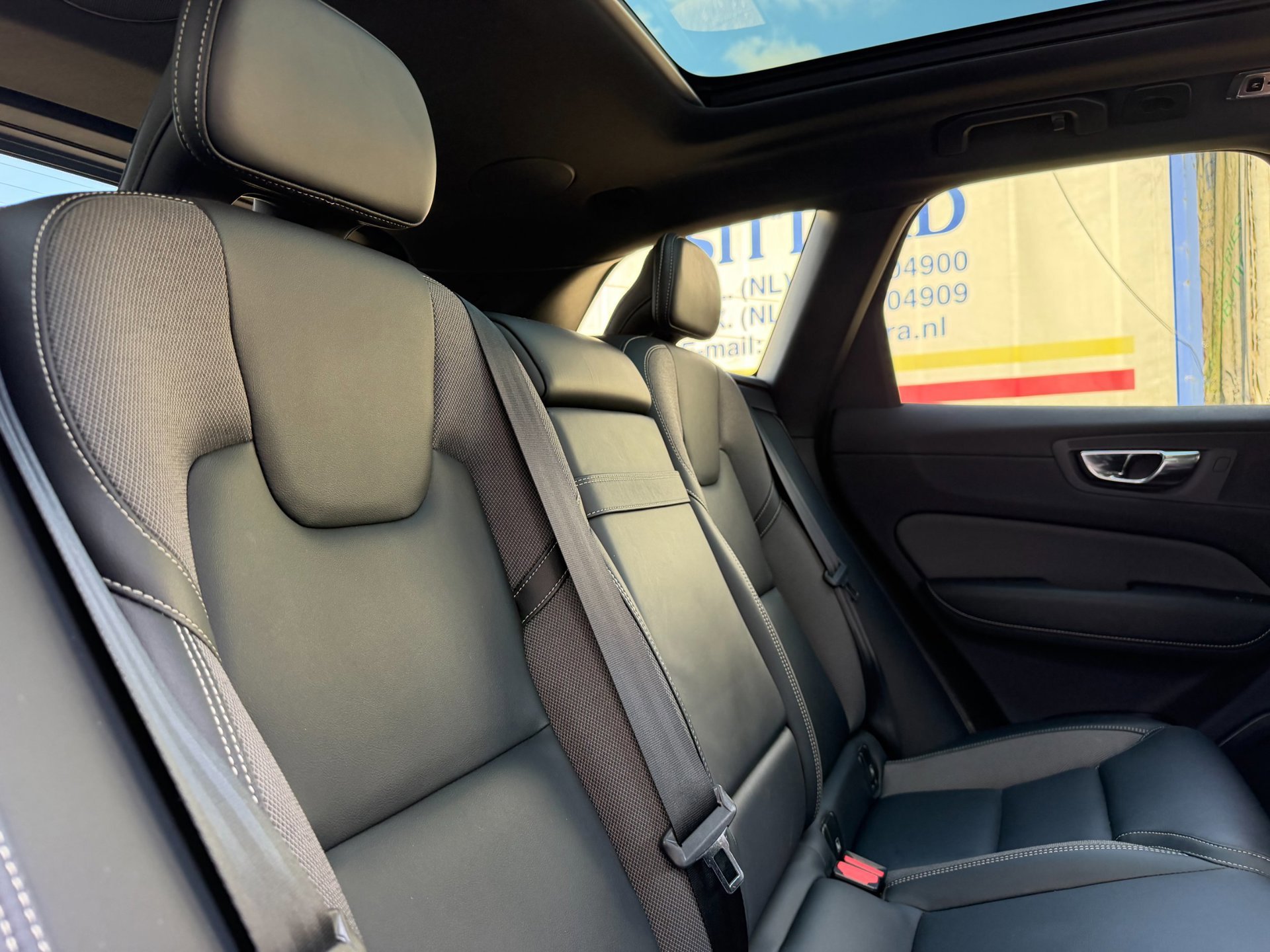 Volvo XC60 2.0 Recharge T6 AWD R-Design (2021), foto 29