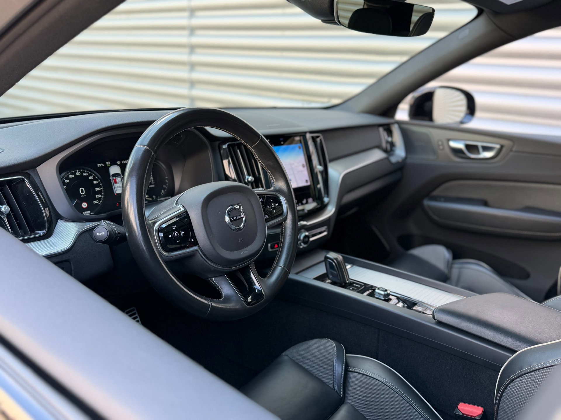 Volvo XC60 2.0 Recharge T6 AWD R-Design (2021), foto 8