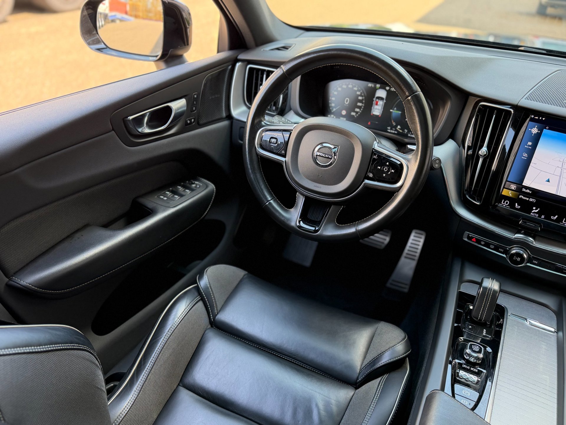 Volvo XC60 2.0 Recharge T6 AWD R-Design (2021), foto 10