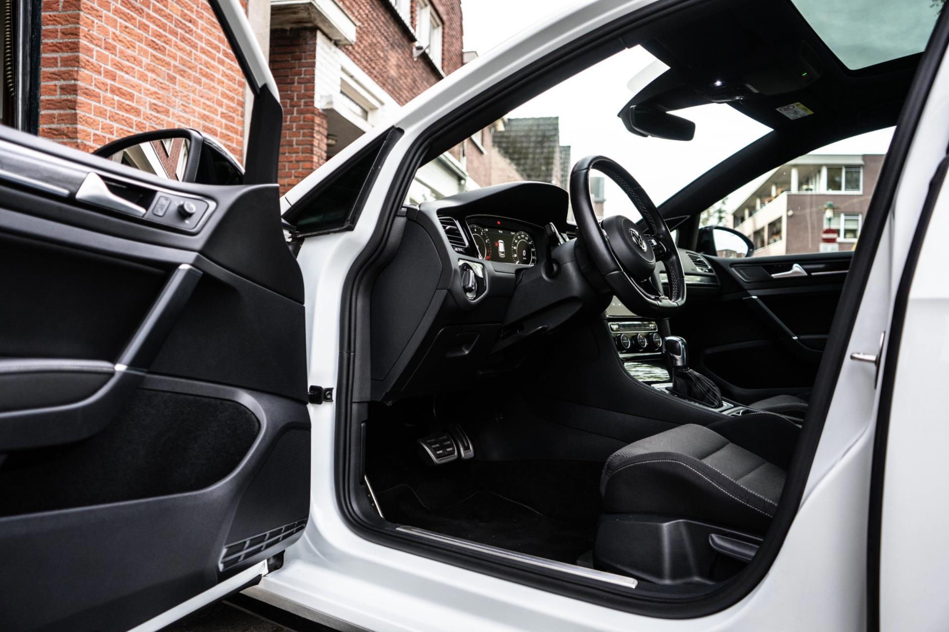 Volkswagen Golf 2.0 TSI 300PK 4Motion R (2019), foto 18