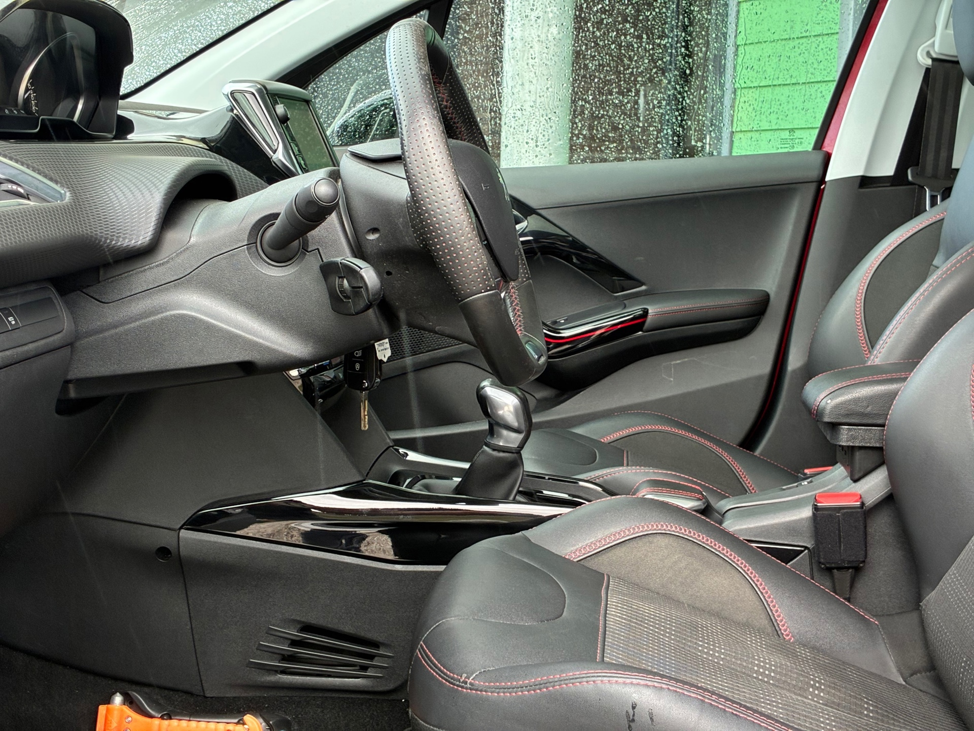 Peugeot 2008 1.2 PureTech GT-line (2018), foto 15