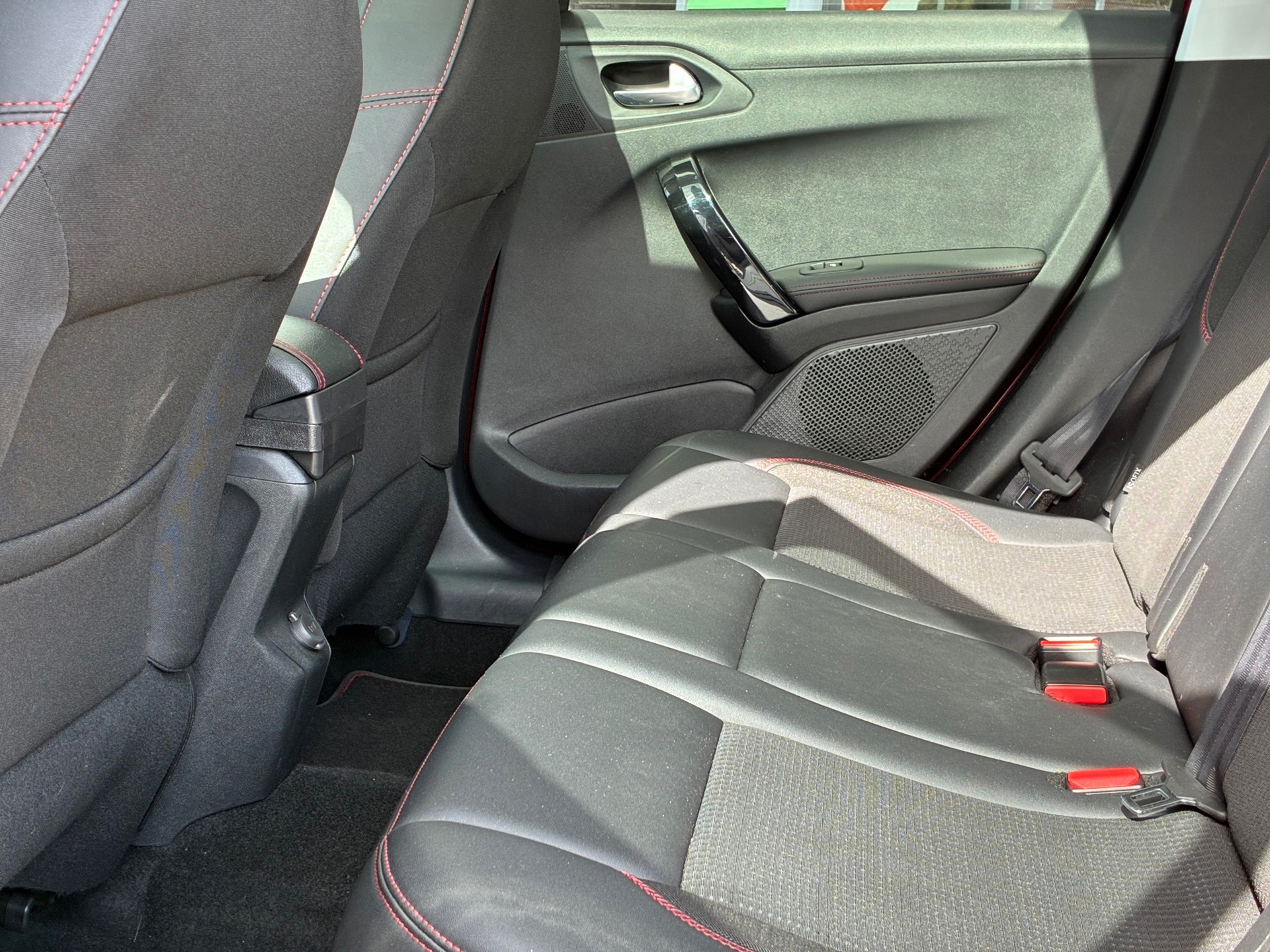 Peugeot 2008 1.2 PureTech GT-line (2018), foto 18