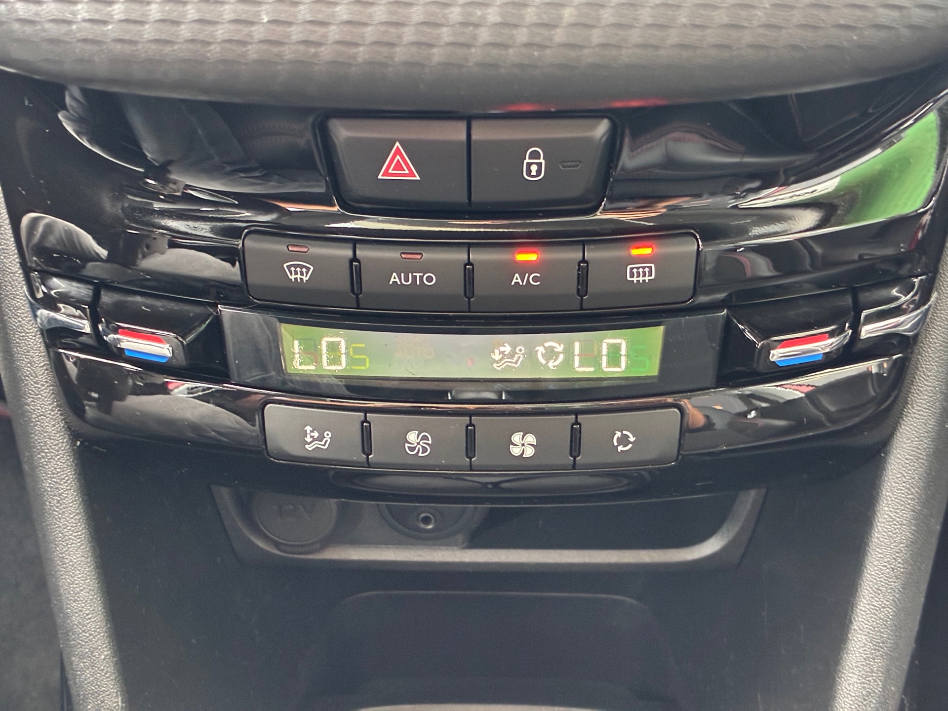 Peugeot 2008 1.2 PureTech GT-line (2018), foto 22