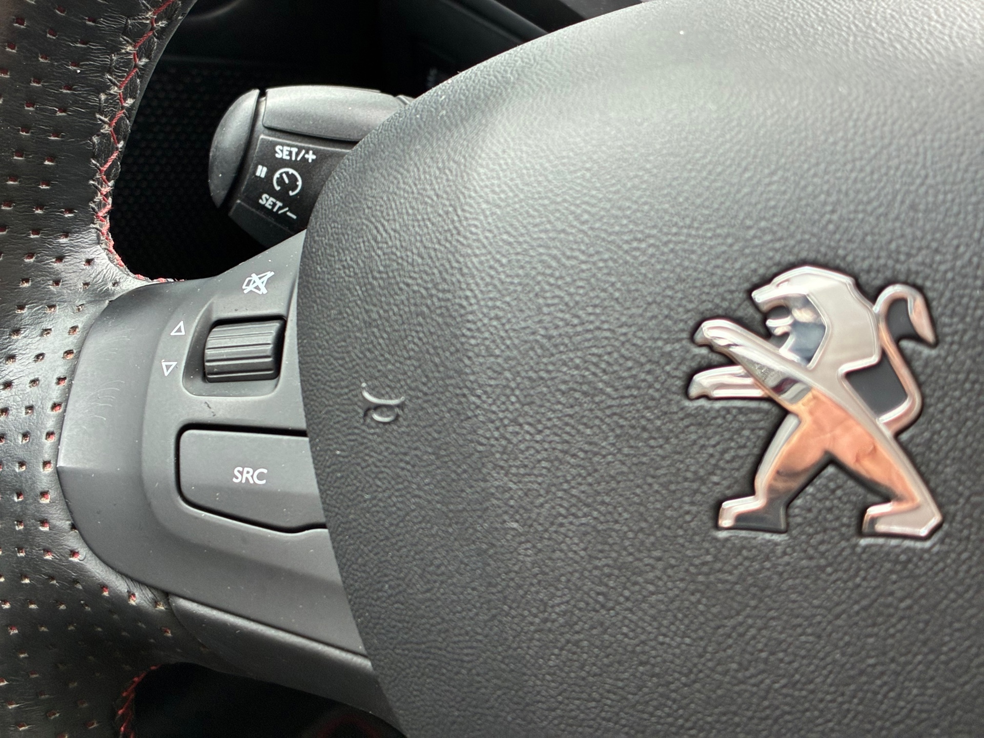 Peugeot 2008 1.2 PureTech GT-line (2018), foto 23