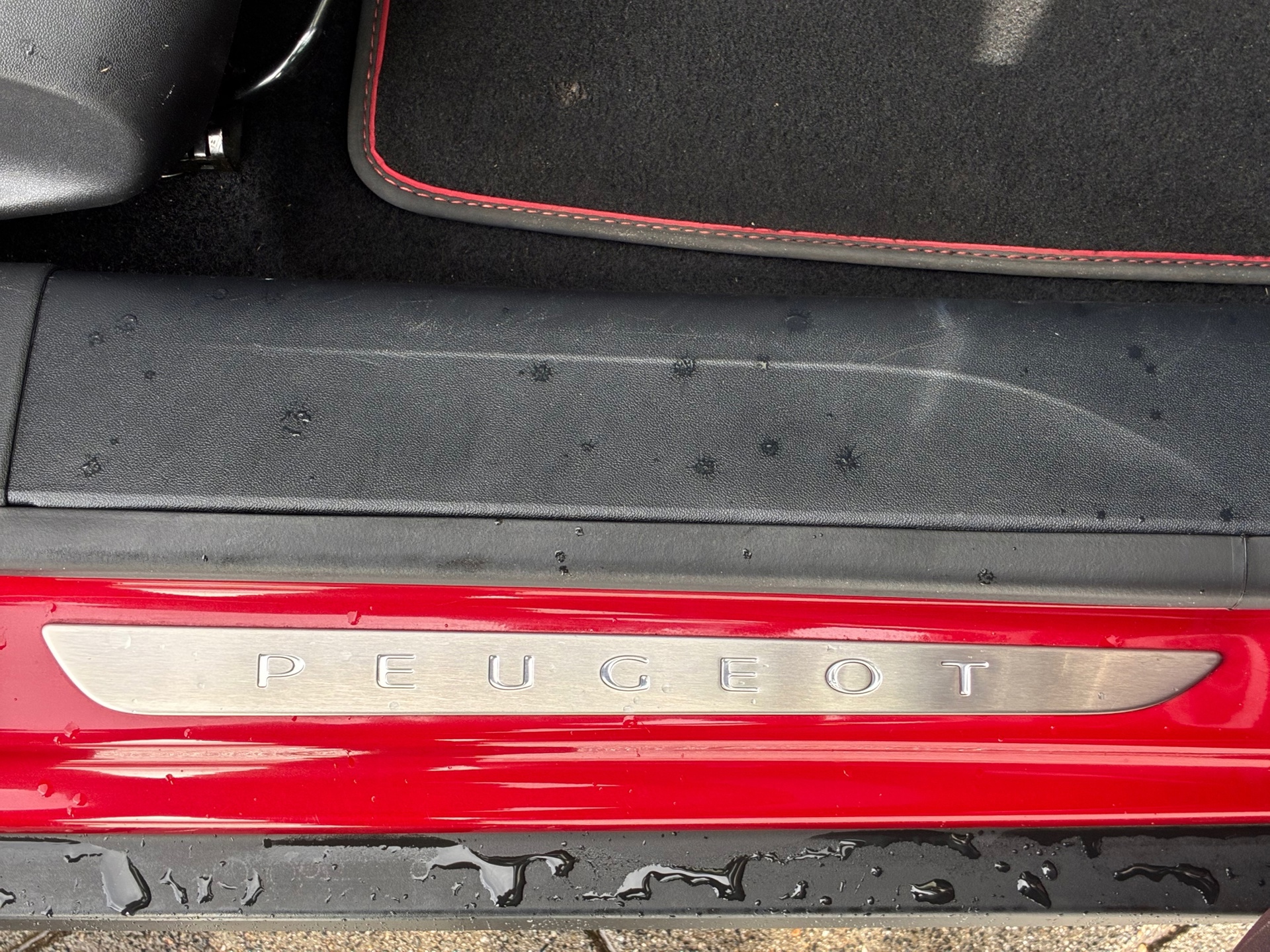 Peugeot 2008 1.2 PureTech GT-line (2018), foto 31