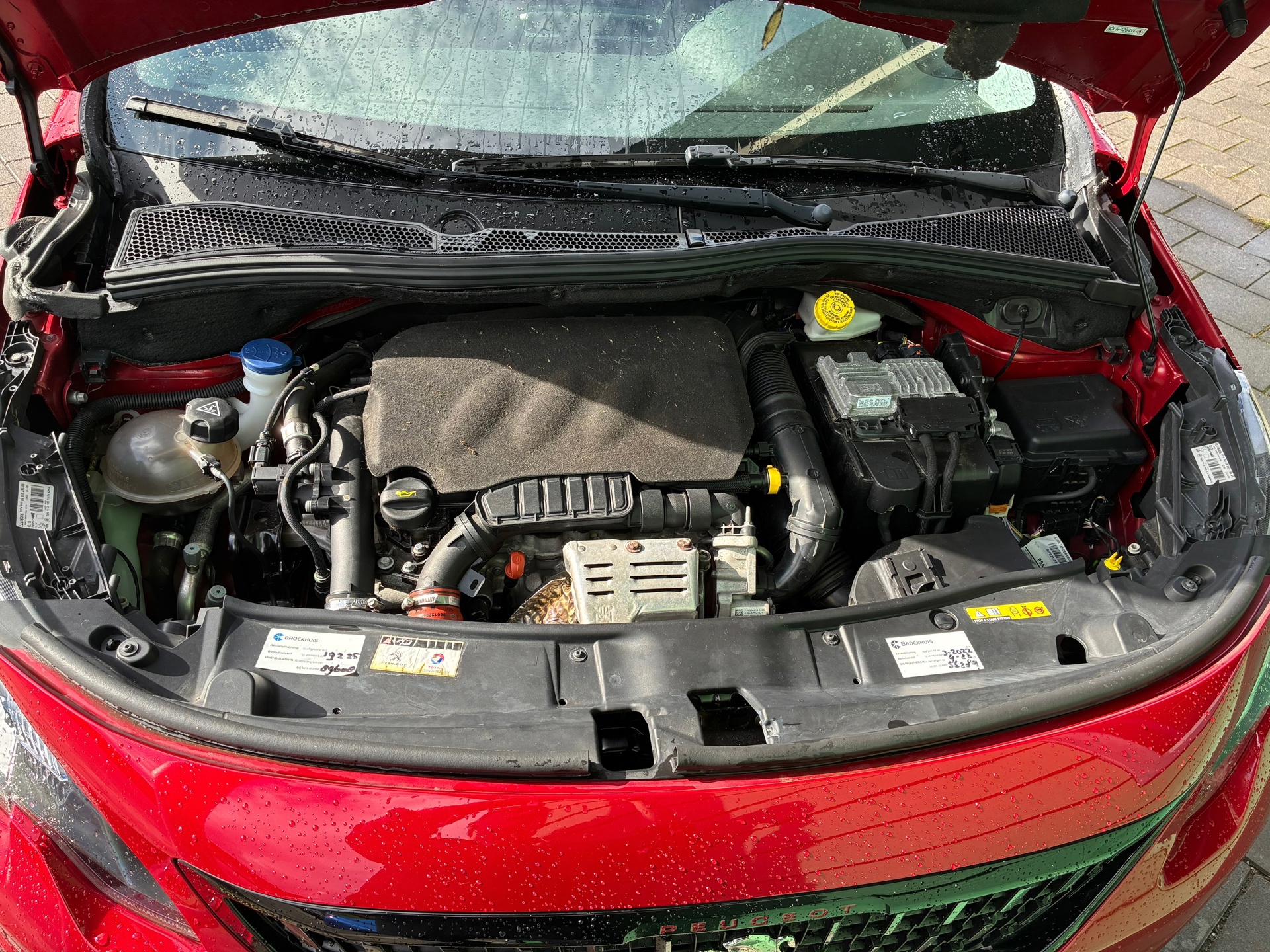 Peugeot 2008 1.2 PureTech GT-line (2018), foto 38