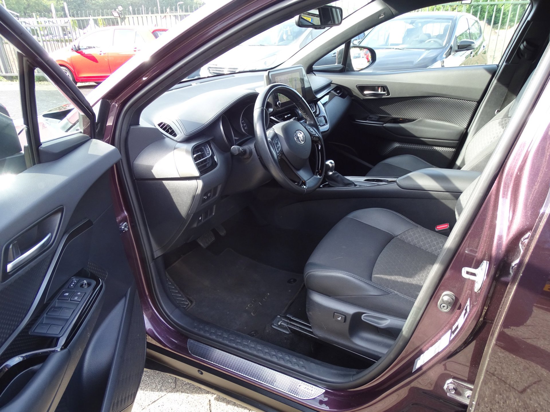 Toyota C-HR 1.8 Hybrid Dynamic (2023), foto 7