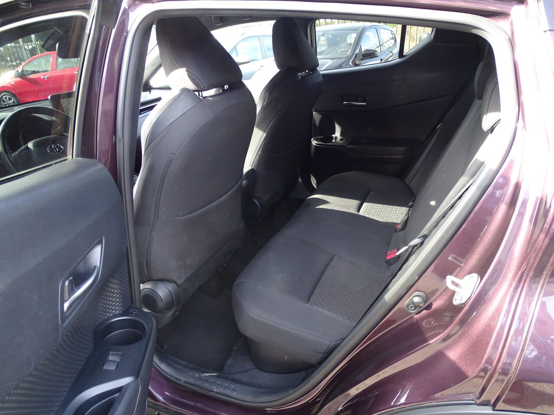 Toyota C-HR 1.8 Hybrid Dynamic (2023), foto 8