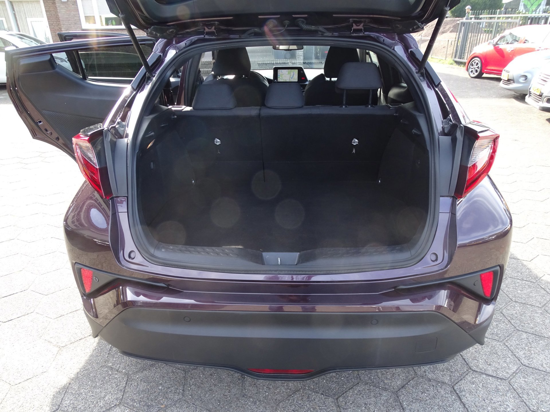 Toyota C-HR 1.8 Hybrid Dynamic (2023), foto 9
