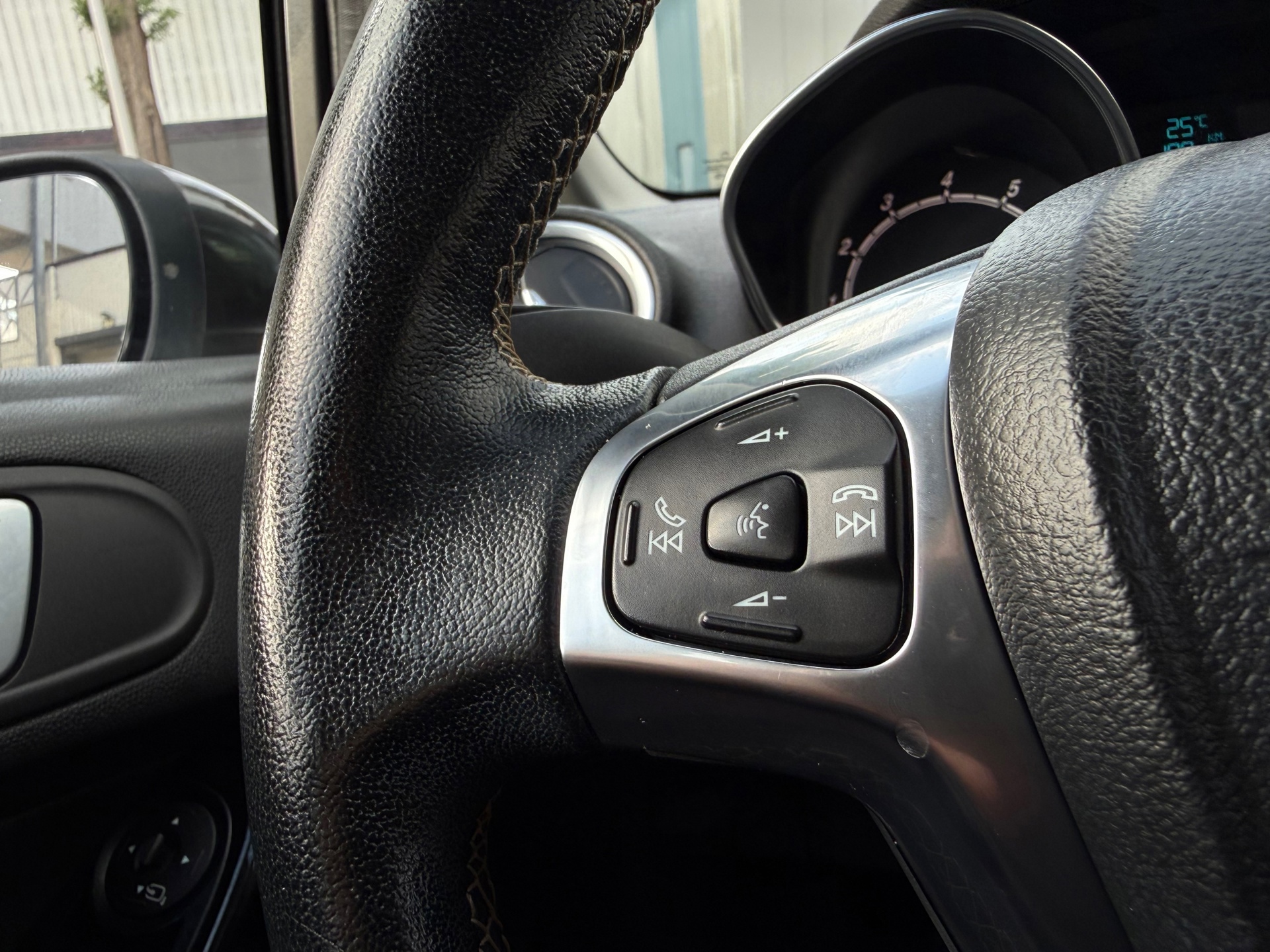 Ford Fiesta 1.0 EcoBoost Titanium (2017), foto 12