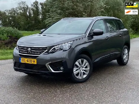 Peugeot 5008 1.2 PureTech Blue Lease Executive 7PS (2017)