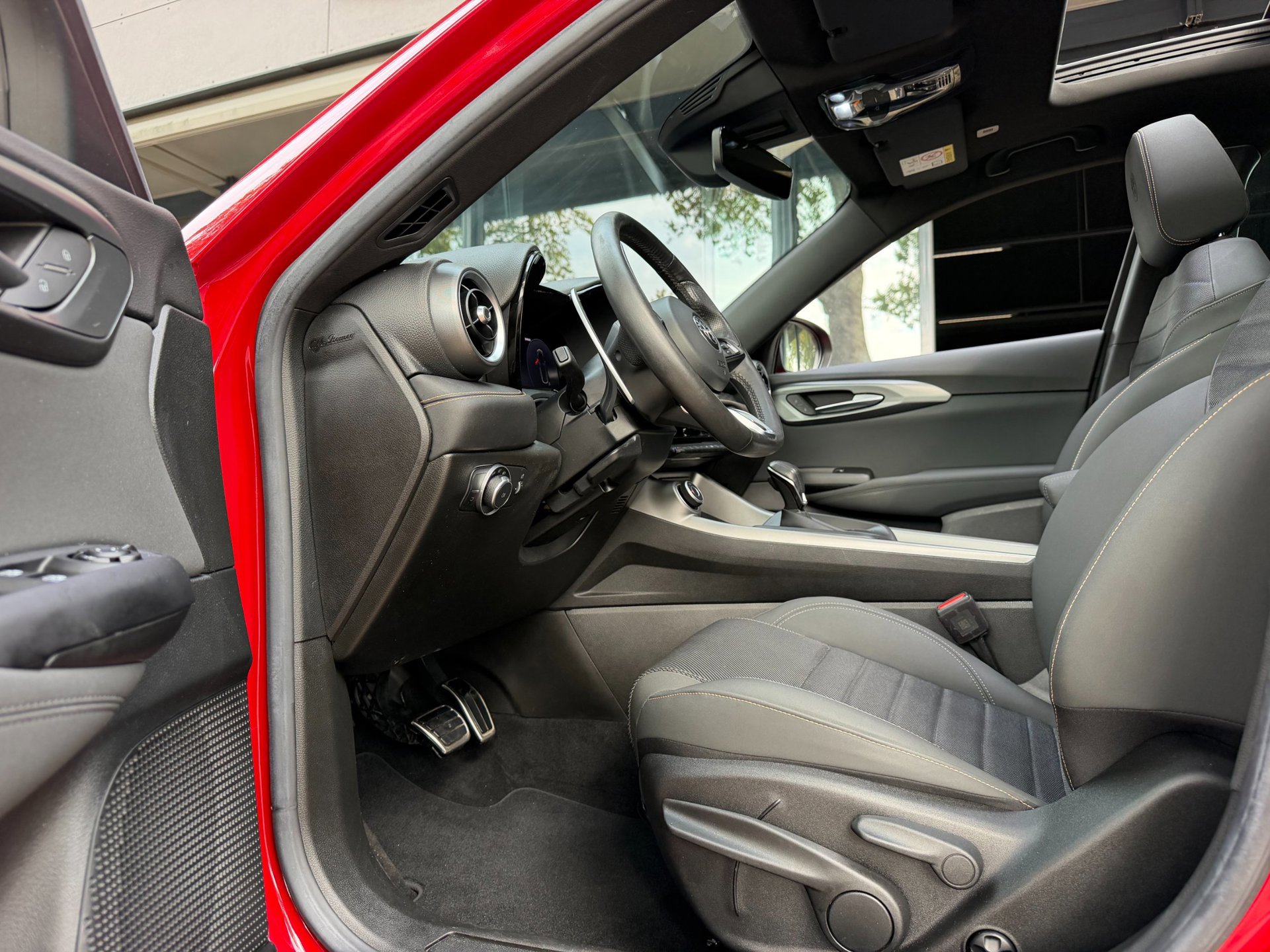 Alfa Romeo Tonale 1.5T Hybrid Ti (2023), foto 23
