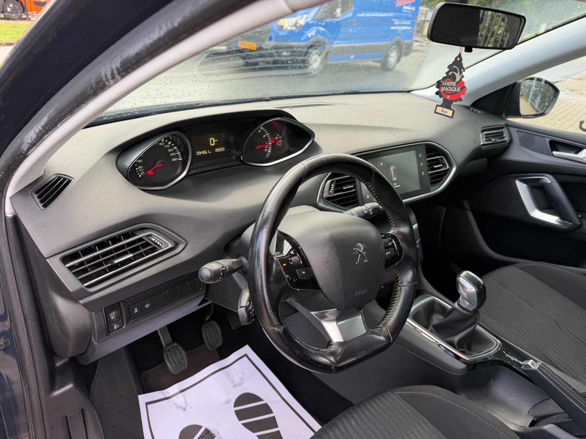 Peugeot 308 SW 1.2 PureTech Blue Lease (2017), foto 21
