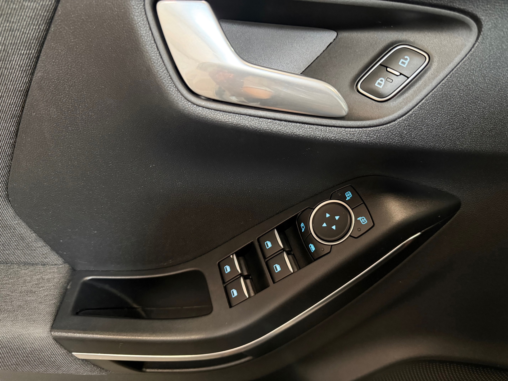 Ford Puma 1.0 EcoBoost Hybrid Titanium (2021), foto 38
