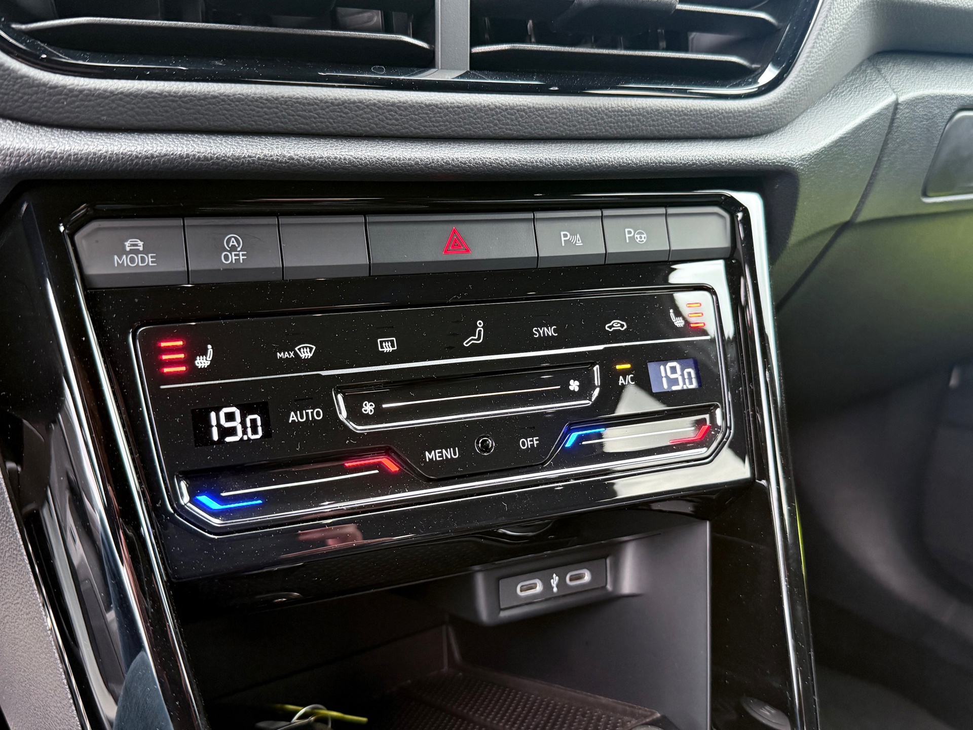 Volkswagen T-Roc 1.5 TSI R-Line (2023), foto 20