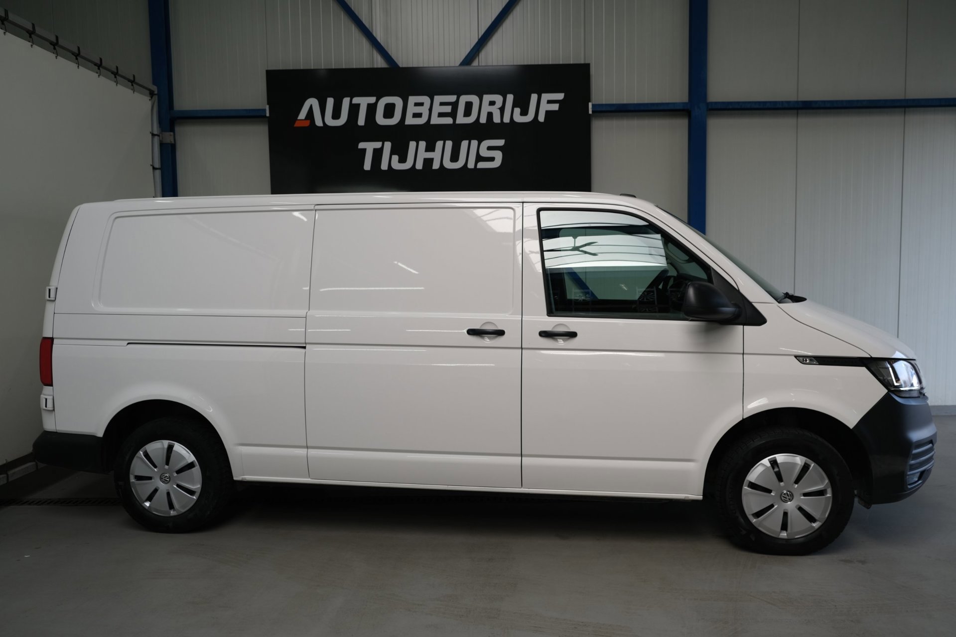 Volkswagen Transporter 2.0 TDI L2H1 28 (2023), foto 2