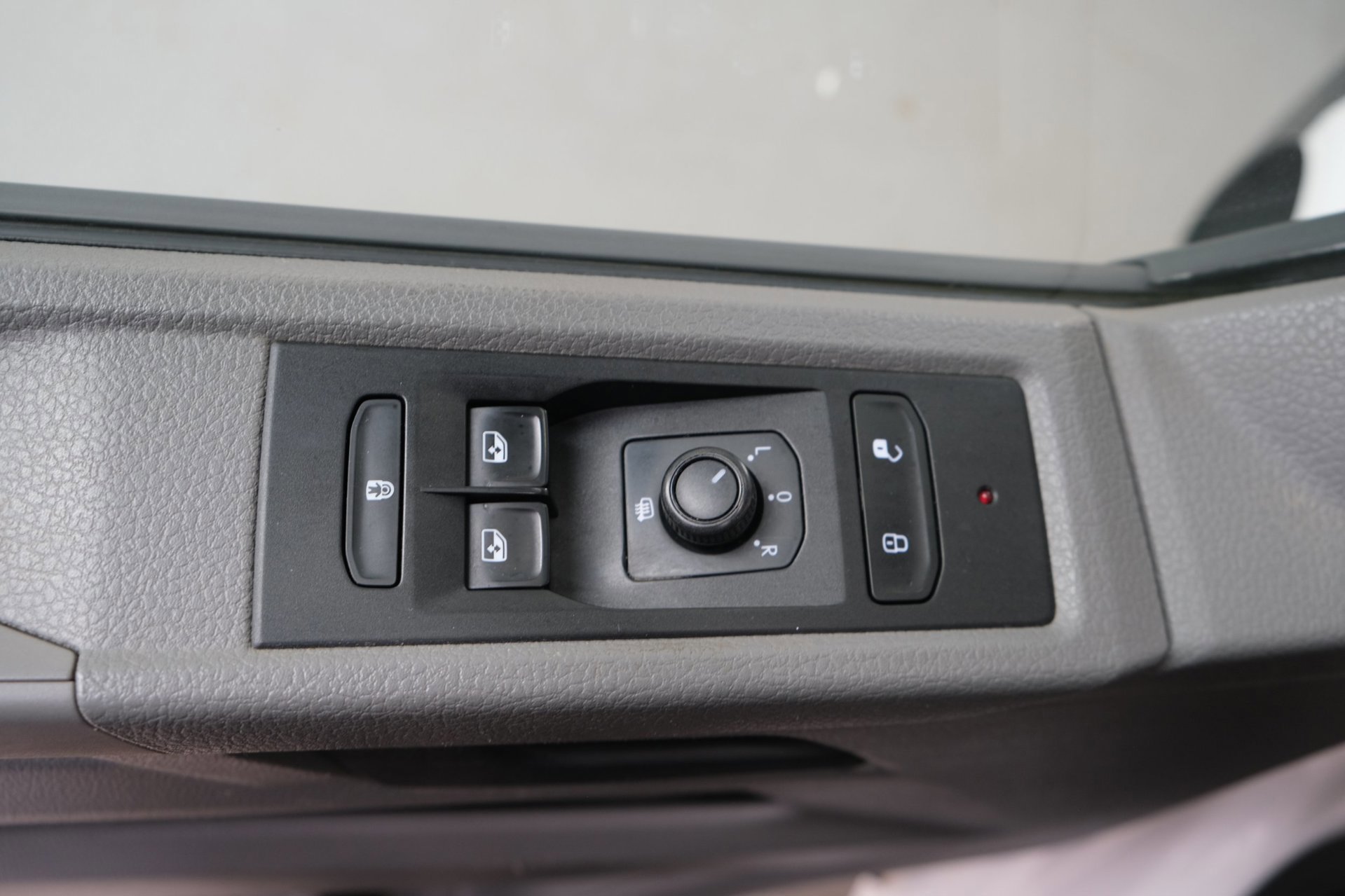 Volkswagen Transporter 2.0 TDI L2H1 28 (2023), foto 11