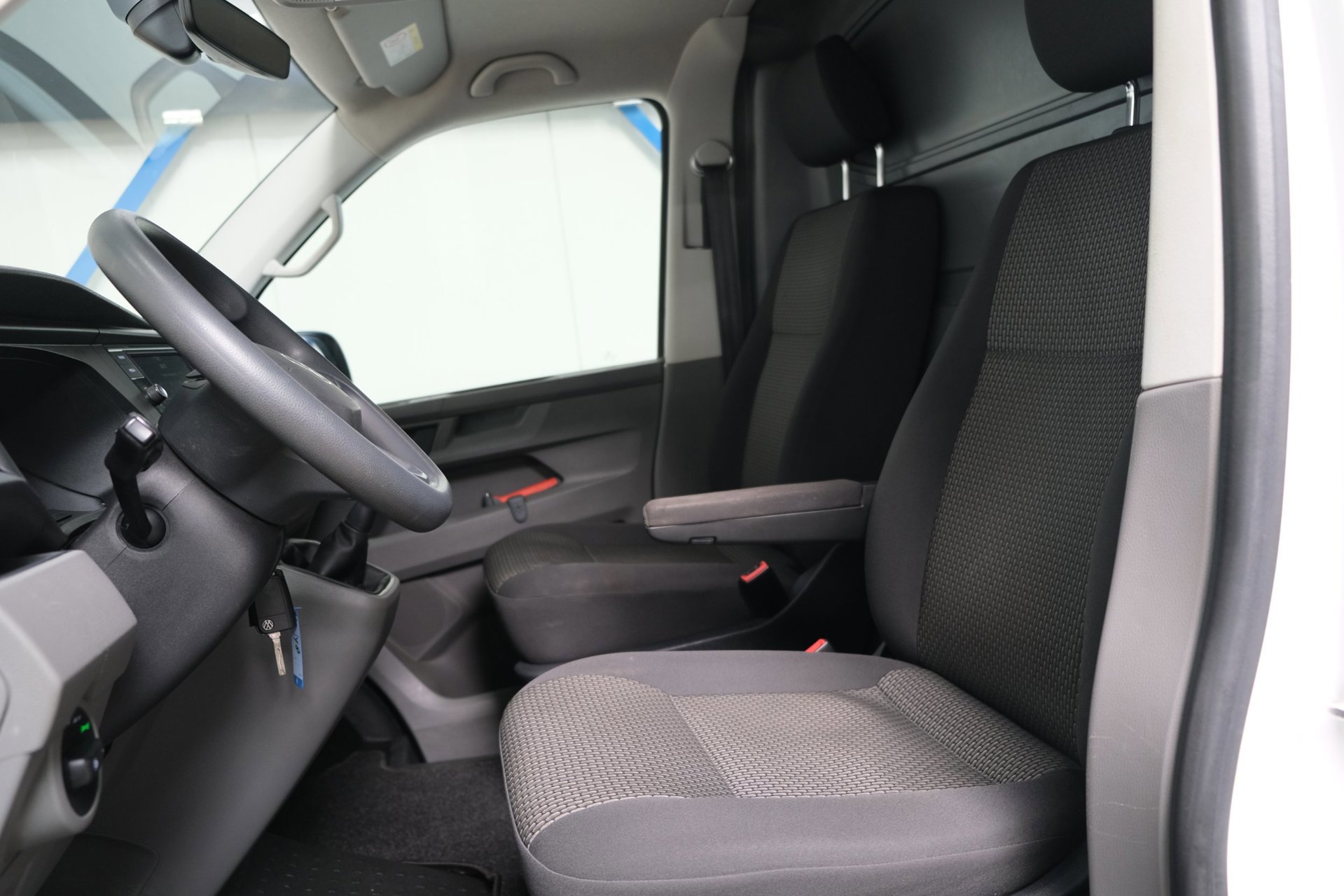 Volkswagen Transporter 2.0 TDI L2H1 28 (2023), foto 12