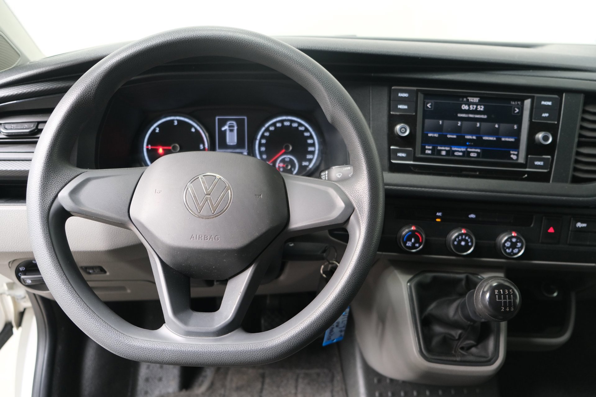 Volkswagen Transporter 2.0 TDI L2H1 28 (2023), foto 13