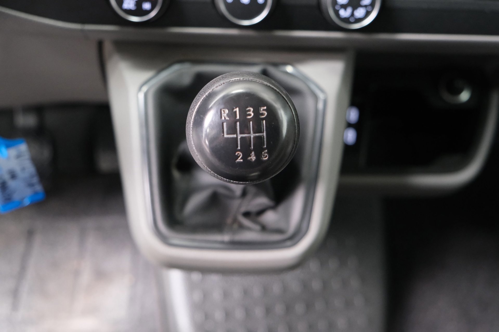 Volkswagen Transporter 2.0 TDI L2H1 28 (2023), foto 18
